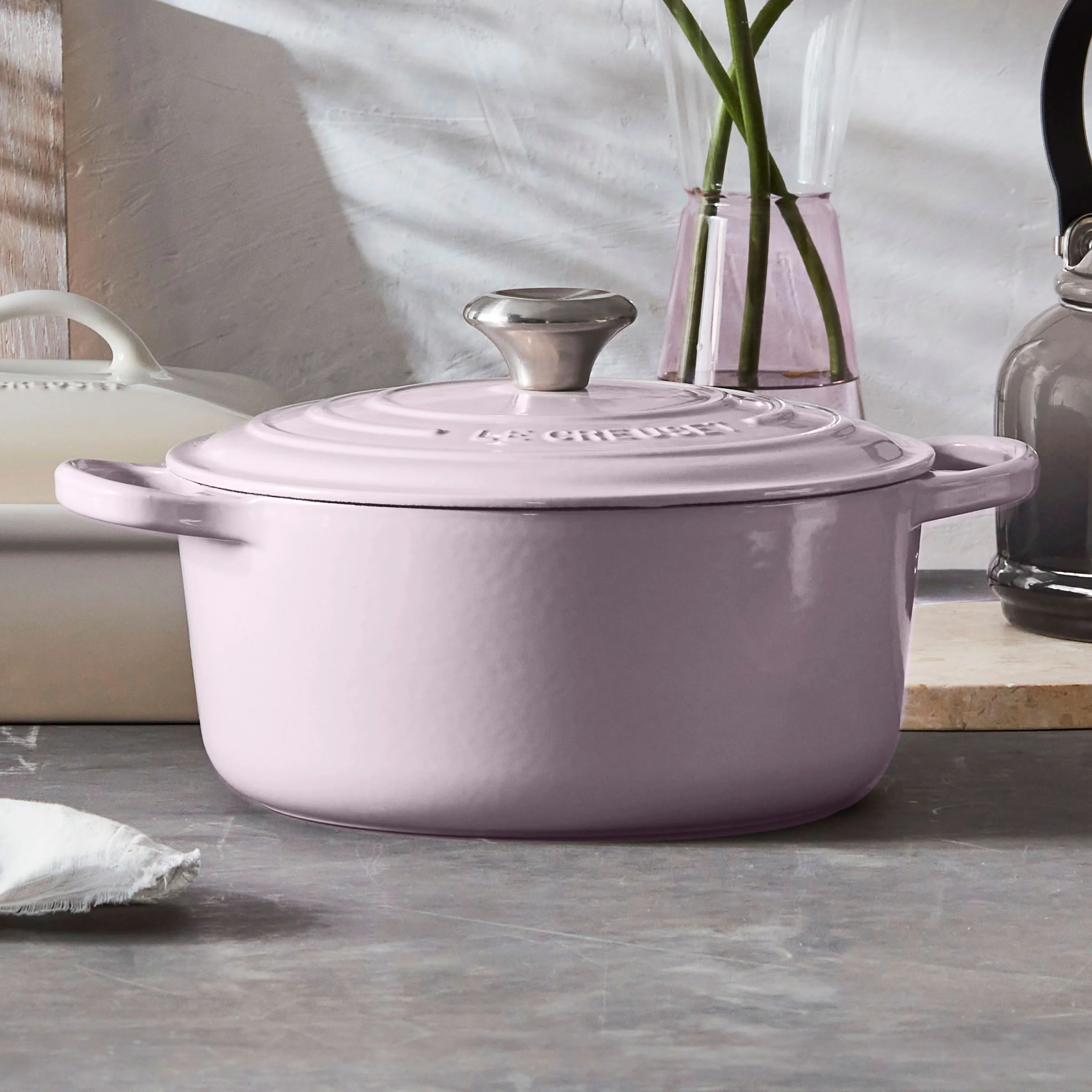 Le Creuset Signature Cast Iron 7.25-quart Shallot Round Dutch Oven - Image 6