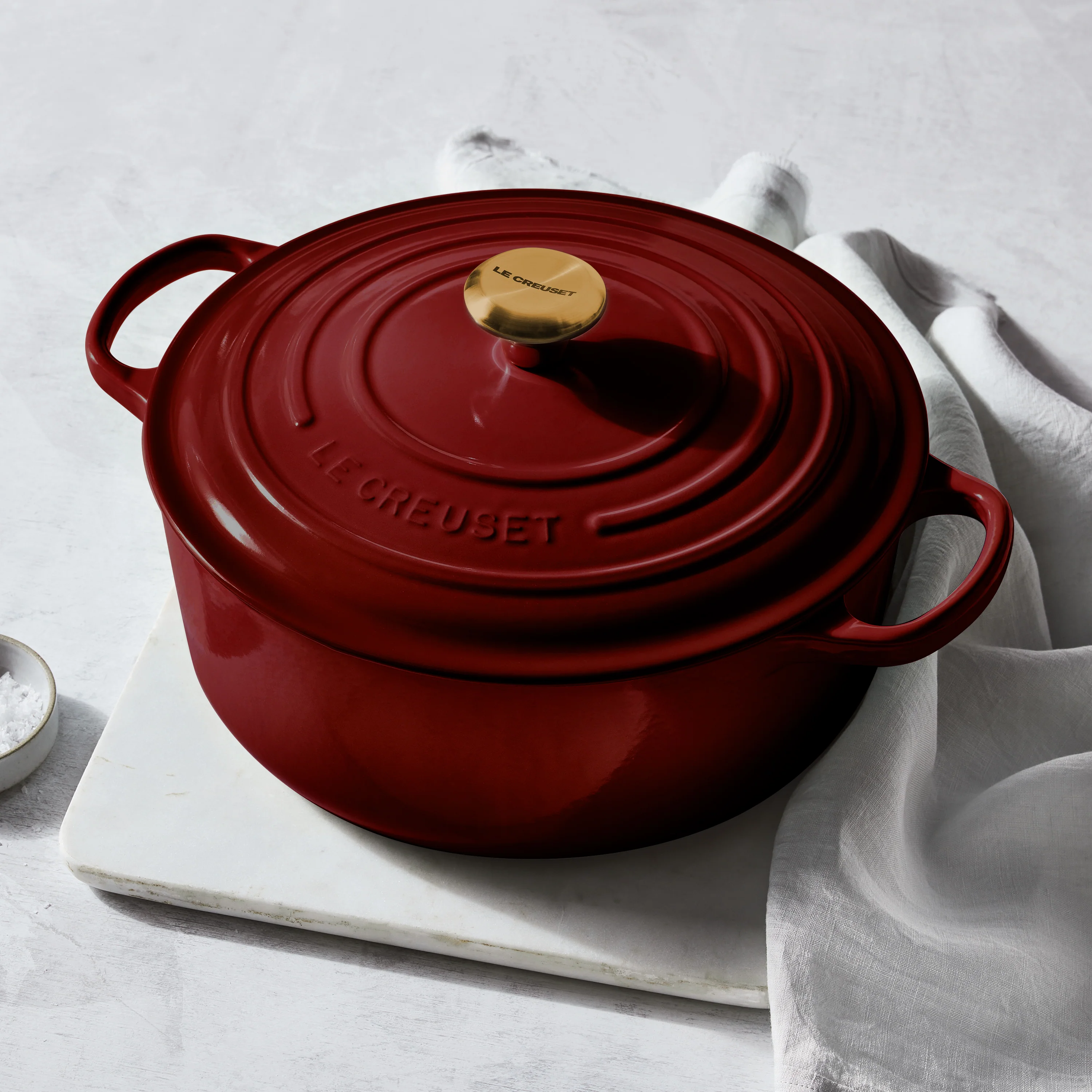 Le Creuset Signature Cast Iron 7.25-quart Rhone Round Dutch Oven - Image 2