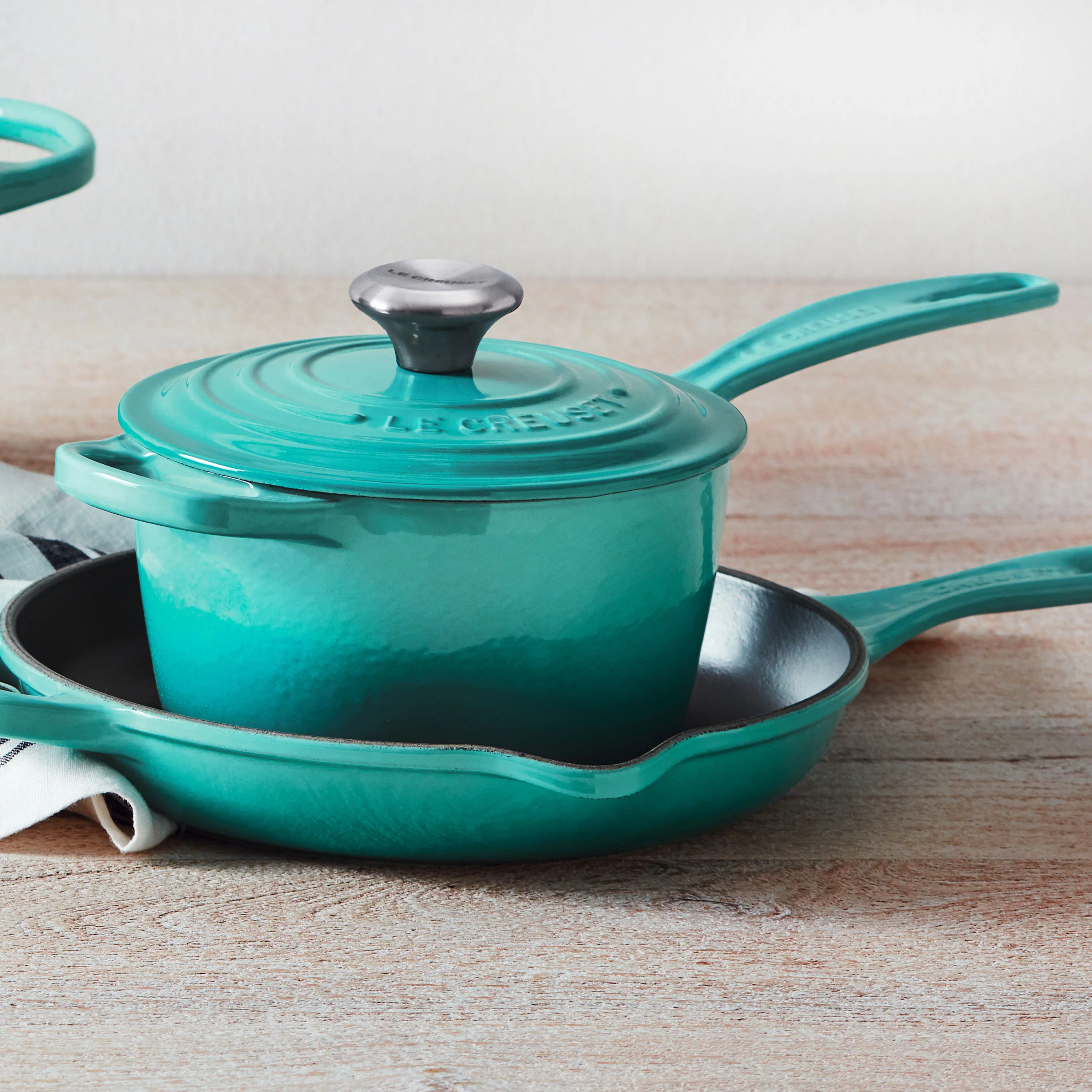 Le Creuset Signature Cast Iron 2.25-quart Caribbean Saucepan - Image 4