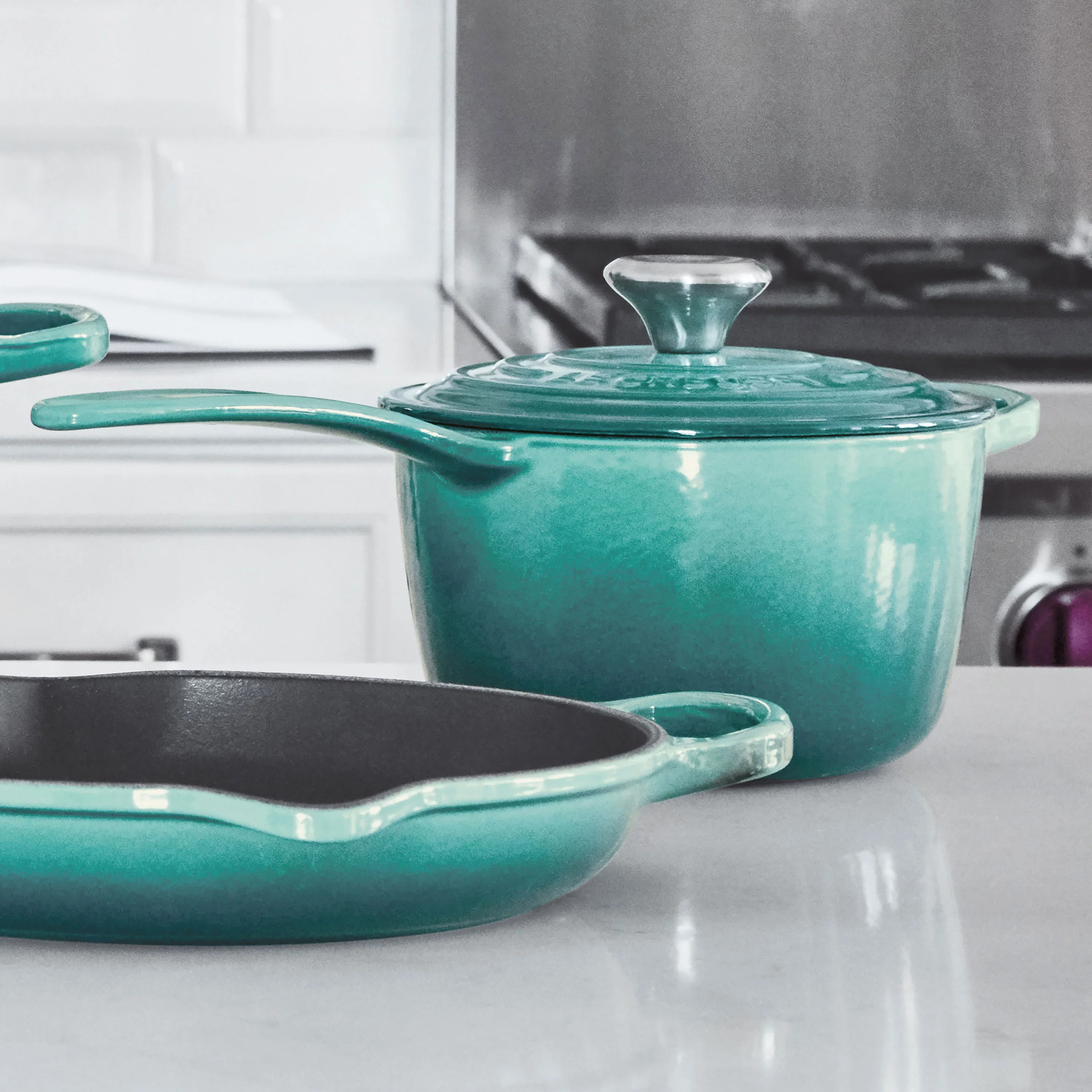 Le Creuset Signature Cast Iron 2.25-quart Caribbean Saucepan - Image 6