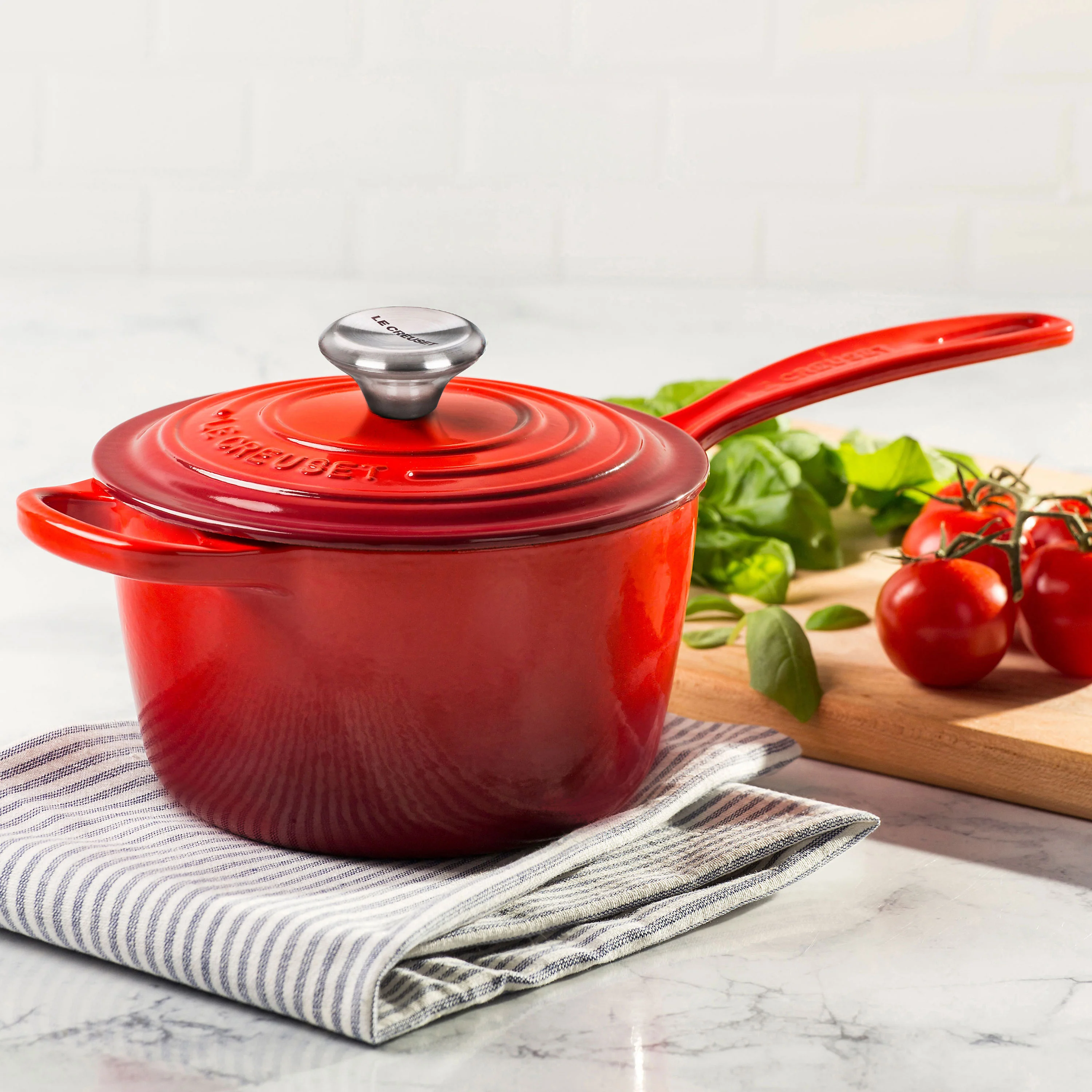Le Creuset Signature Cast Iron 2.25-quart Cerise Saucepan - Image 3