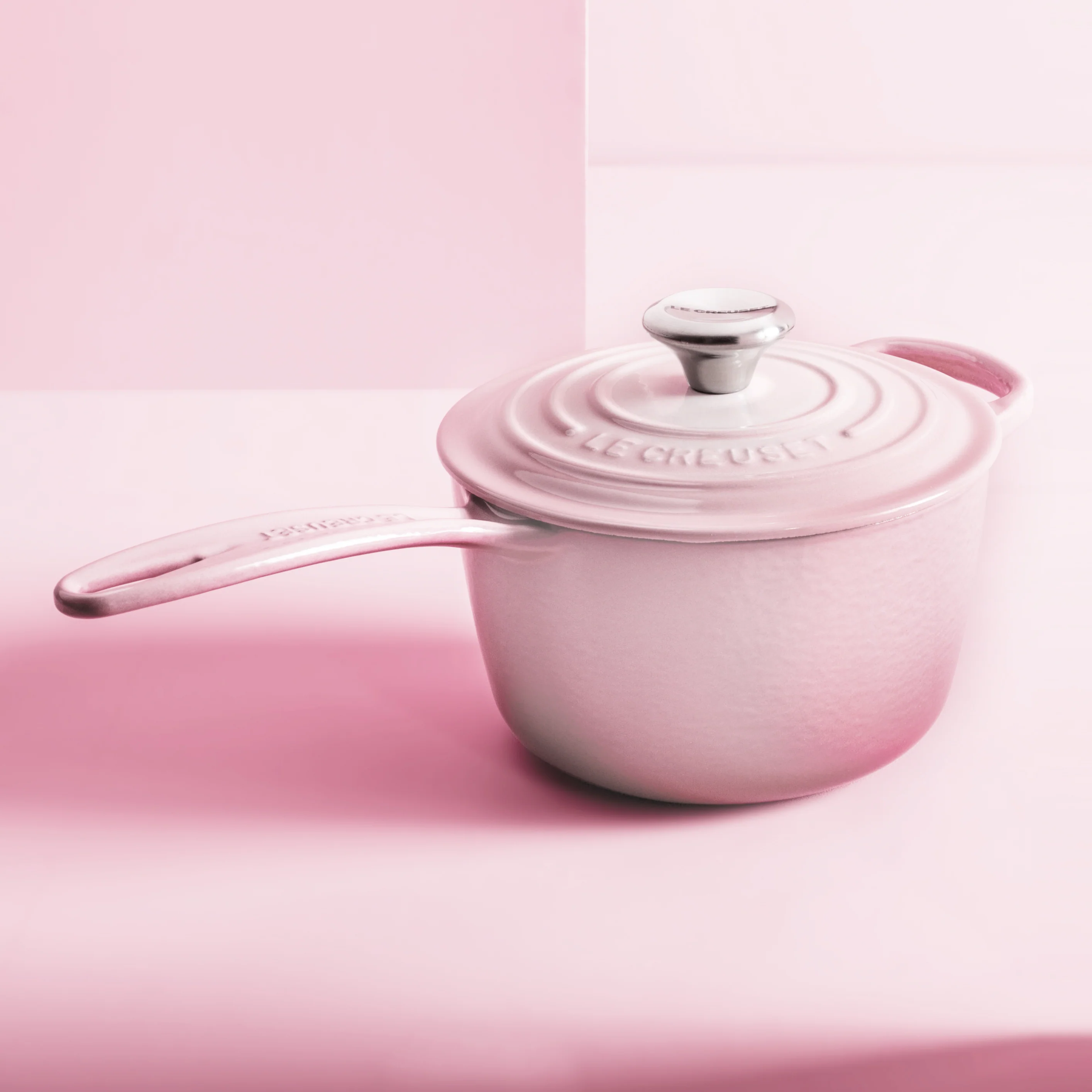 Le Creuset Signature Cast Iron 1.75-quart Shallot Saucepan - Image 4
