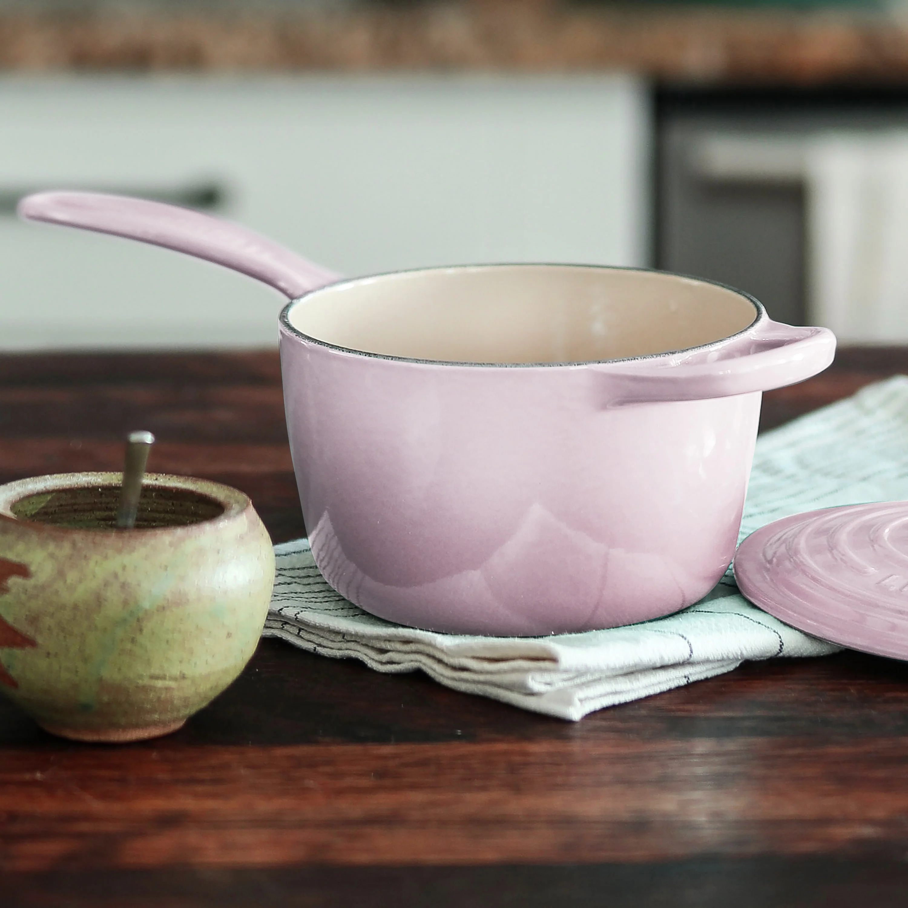 Le Creuset Signature Cast Iron 1.75-quart Shallot Saucepan - Image 7