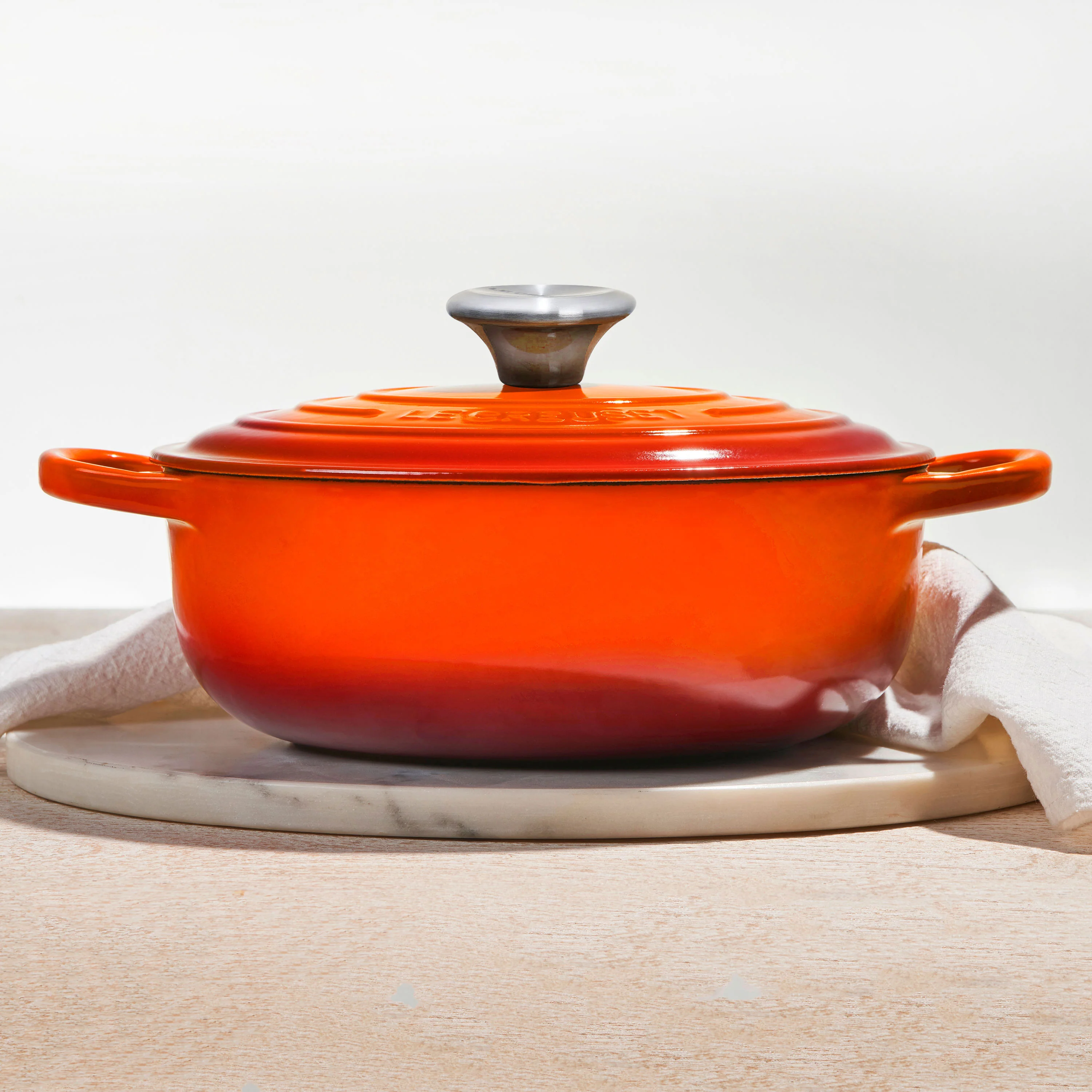 Le Creuset Signature Cast Iron 3.5-quart Flame Sauteuse Dutch Oven - Image 2