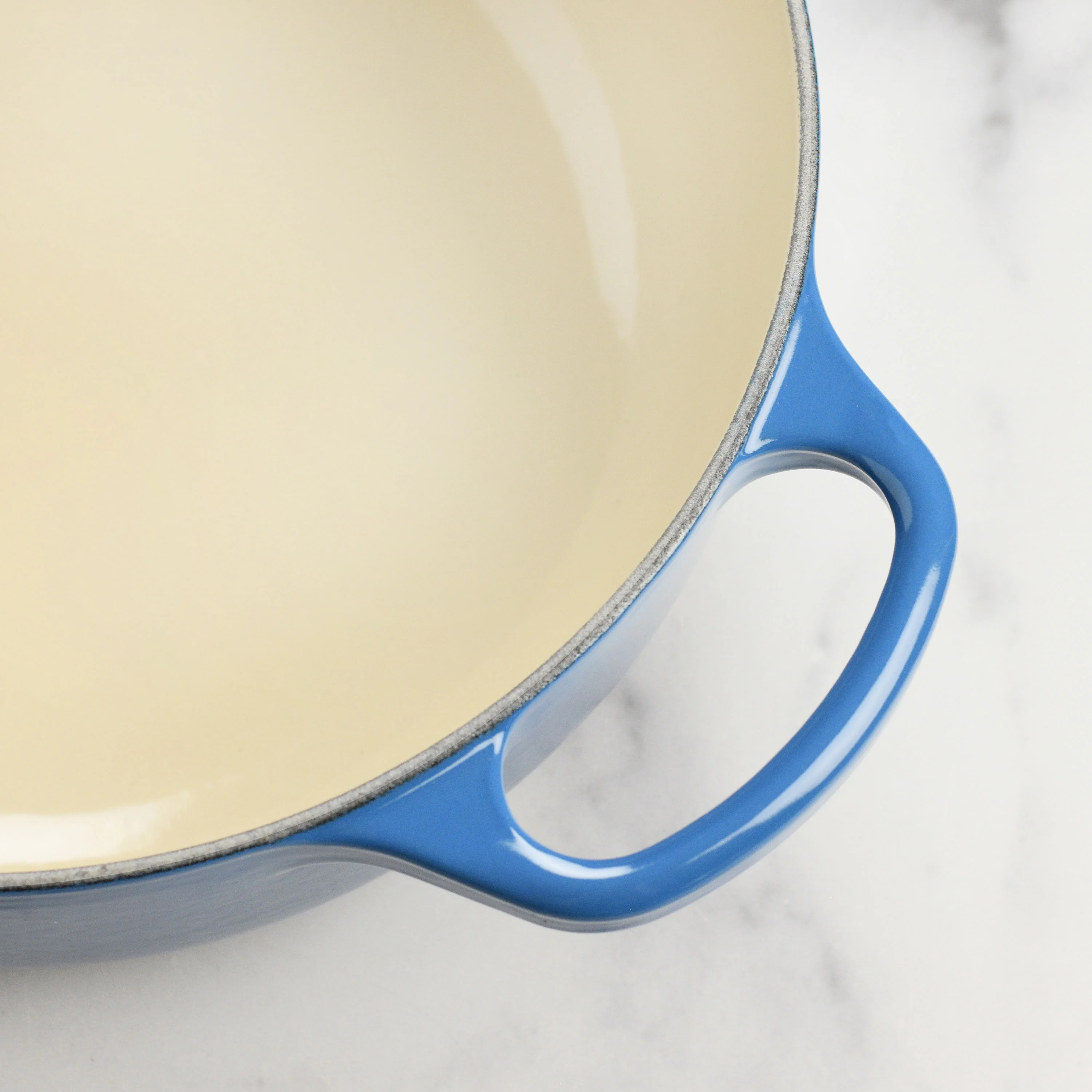 Le Creuset Signature Cast Iron 3.5-quart Marseille Sauteuse Dutch Oven - Image 4