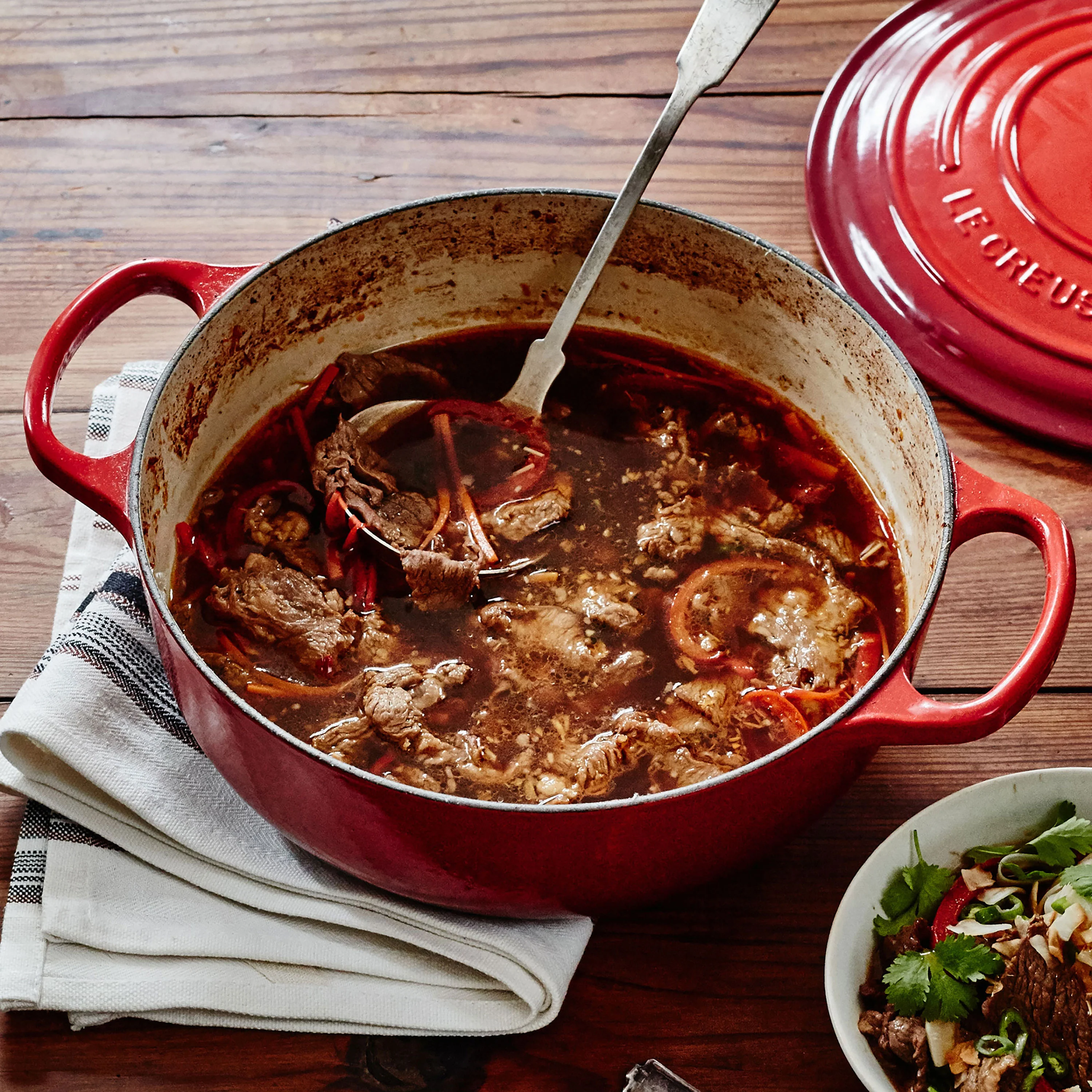 Le Creuset Signature Cast Iron 3.5-quart Cerise Sauteuse Dutch Oven - Image 7