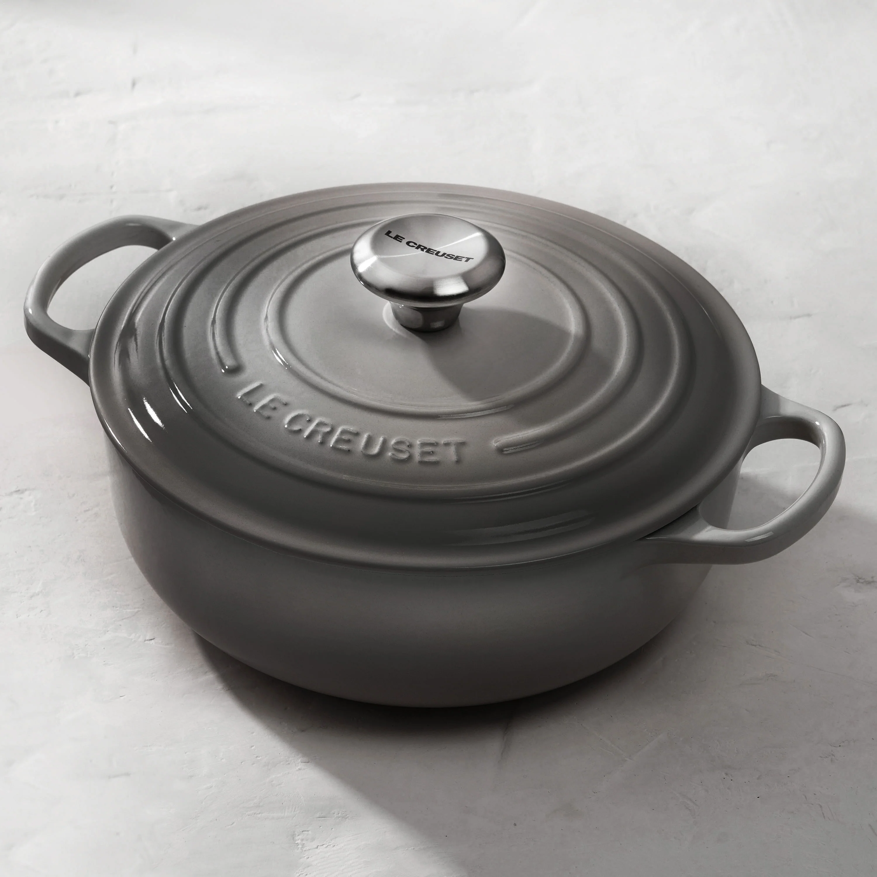 Le Creuset Signature Cast Iron 3.5-quart Oyster Sauteuse Dutch Oven - Image 5