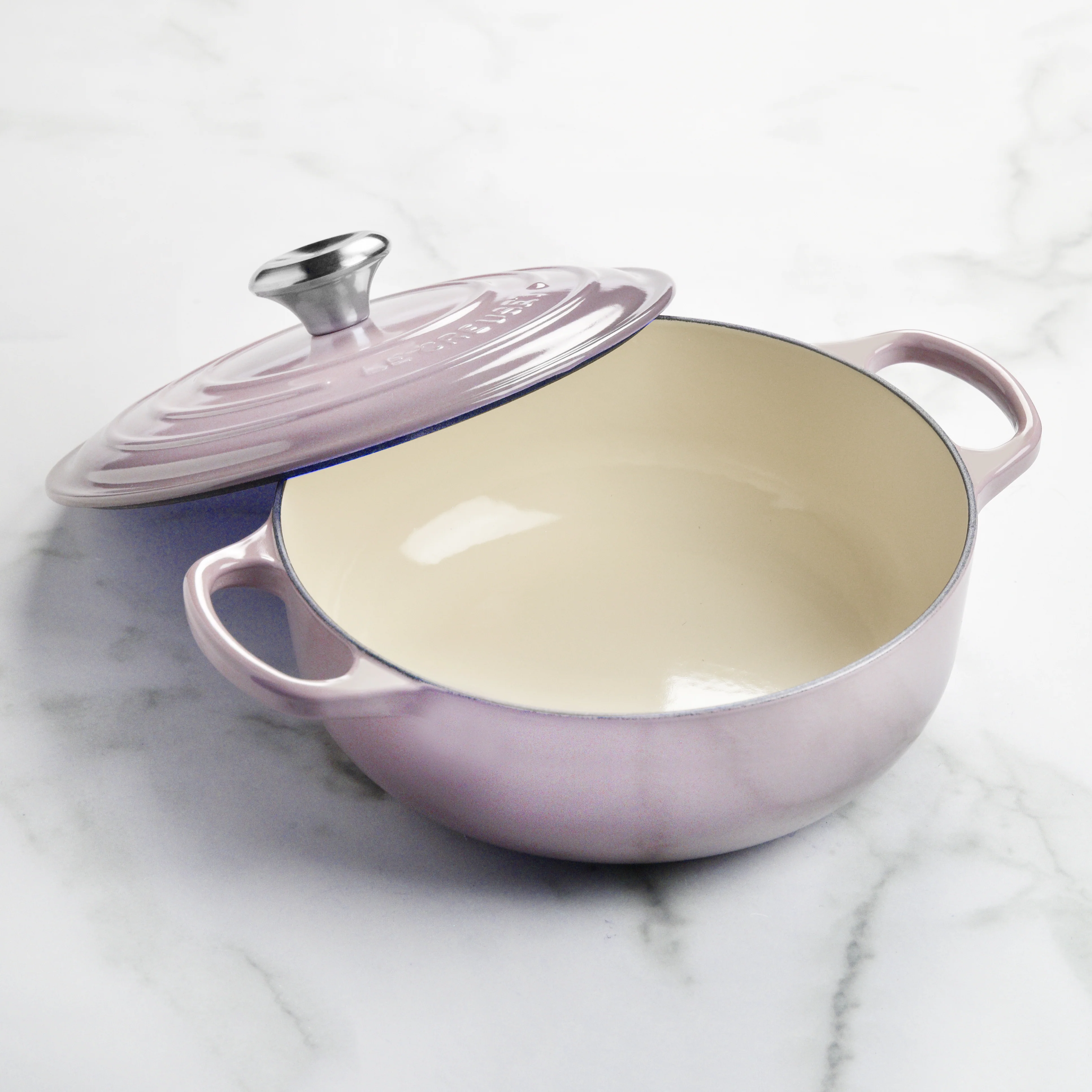 Le Creuset Signature Cast Iron 3.5-quart Shallot Sauteuse Dutch Oven - Image 5