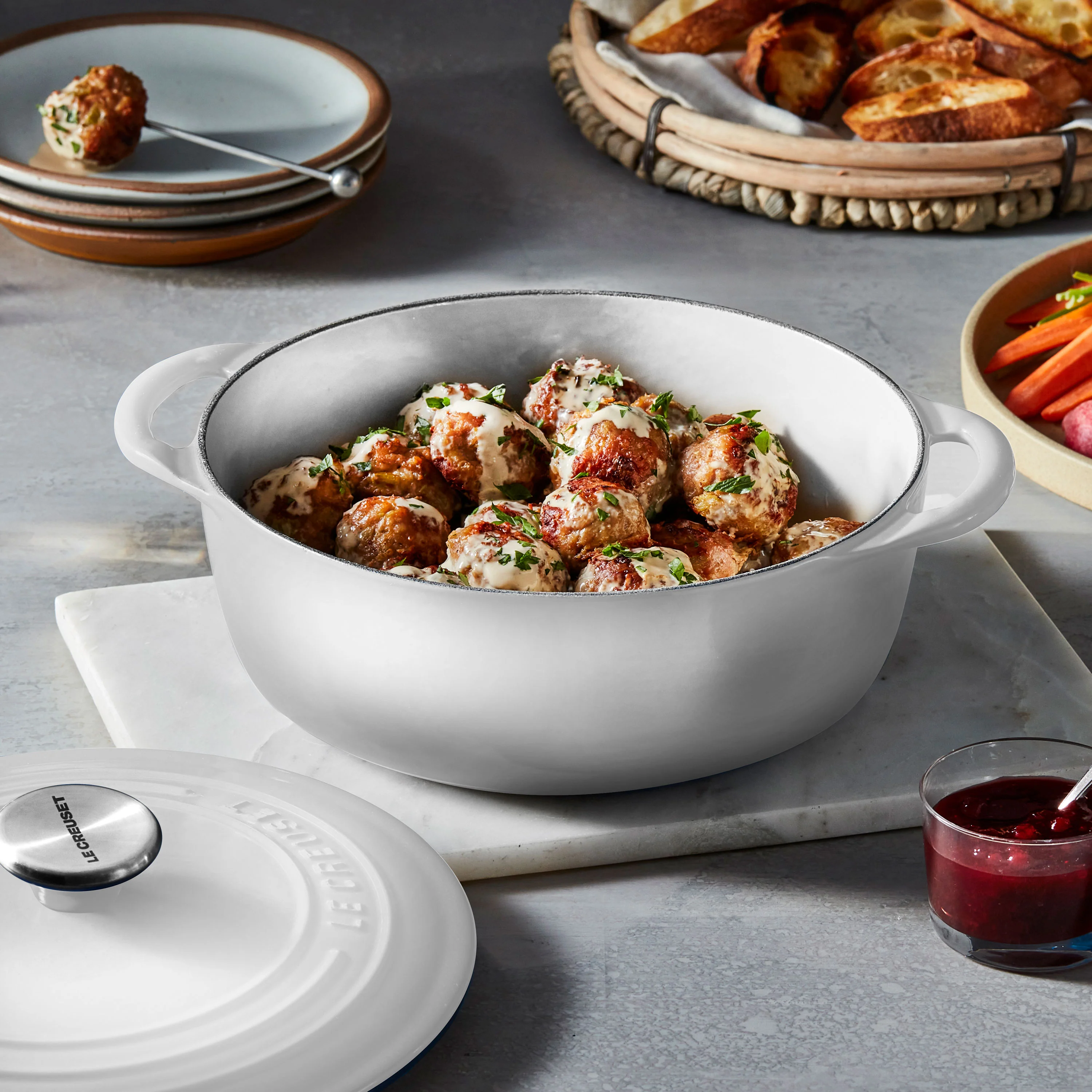 Le Creuset Cast Iron 2.75-quart White Shallow Round Dutch Oven - Image 5