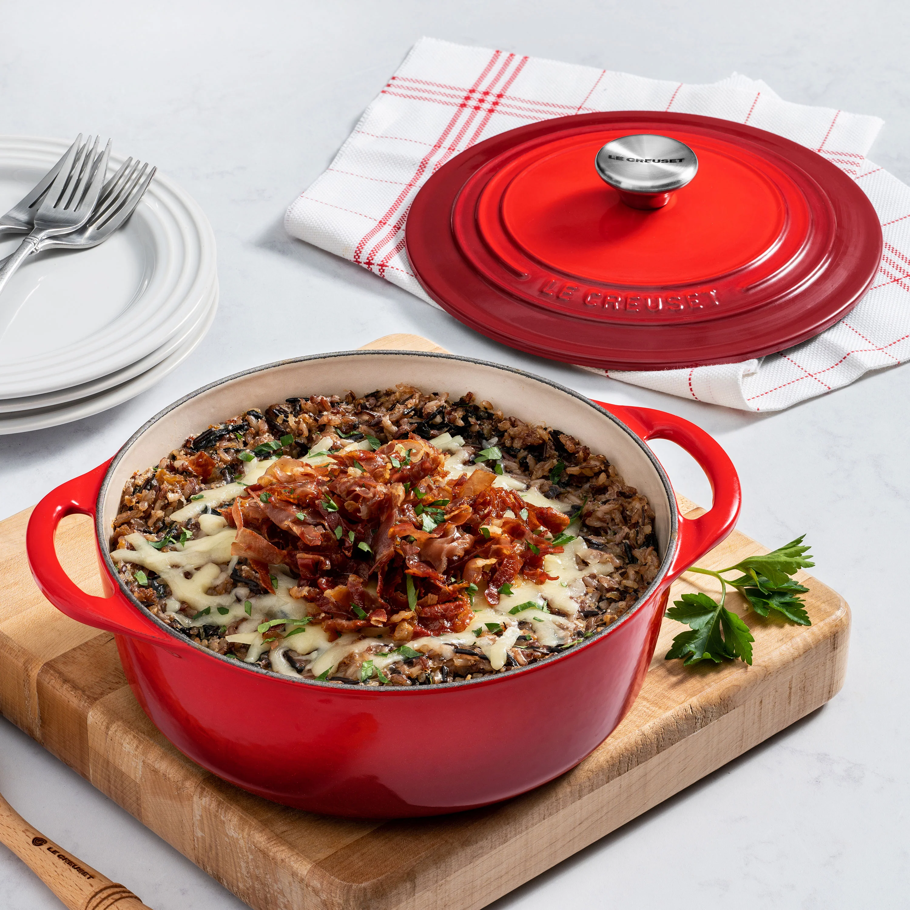 Le Creuset Cast Iron 2.75-quart Cerise Shallow Round Dutch Oven - Image 4