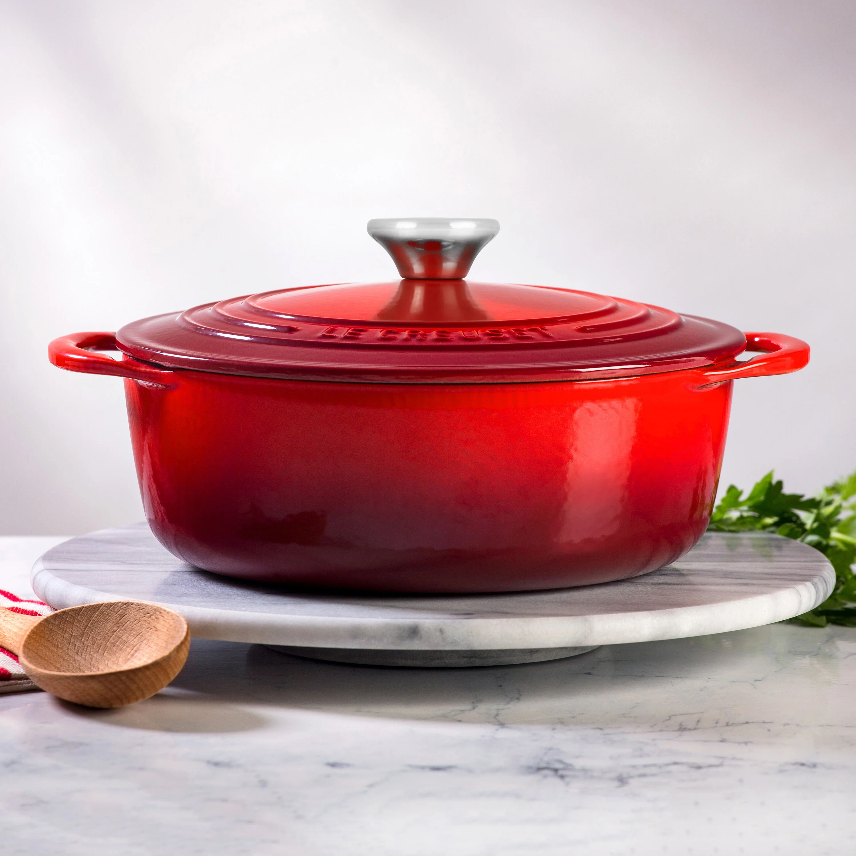 Le Creuset Cast Iron 2.75-quart Cerise Shallow Round Dutch Oven - Image 5