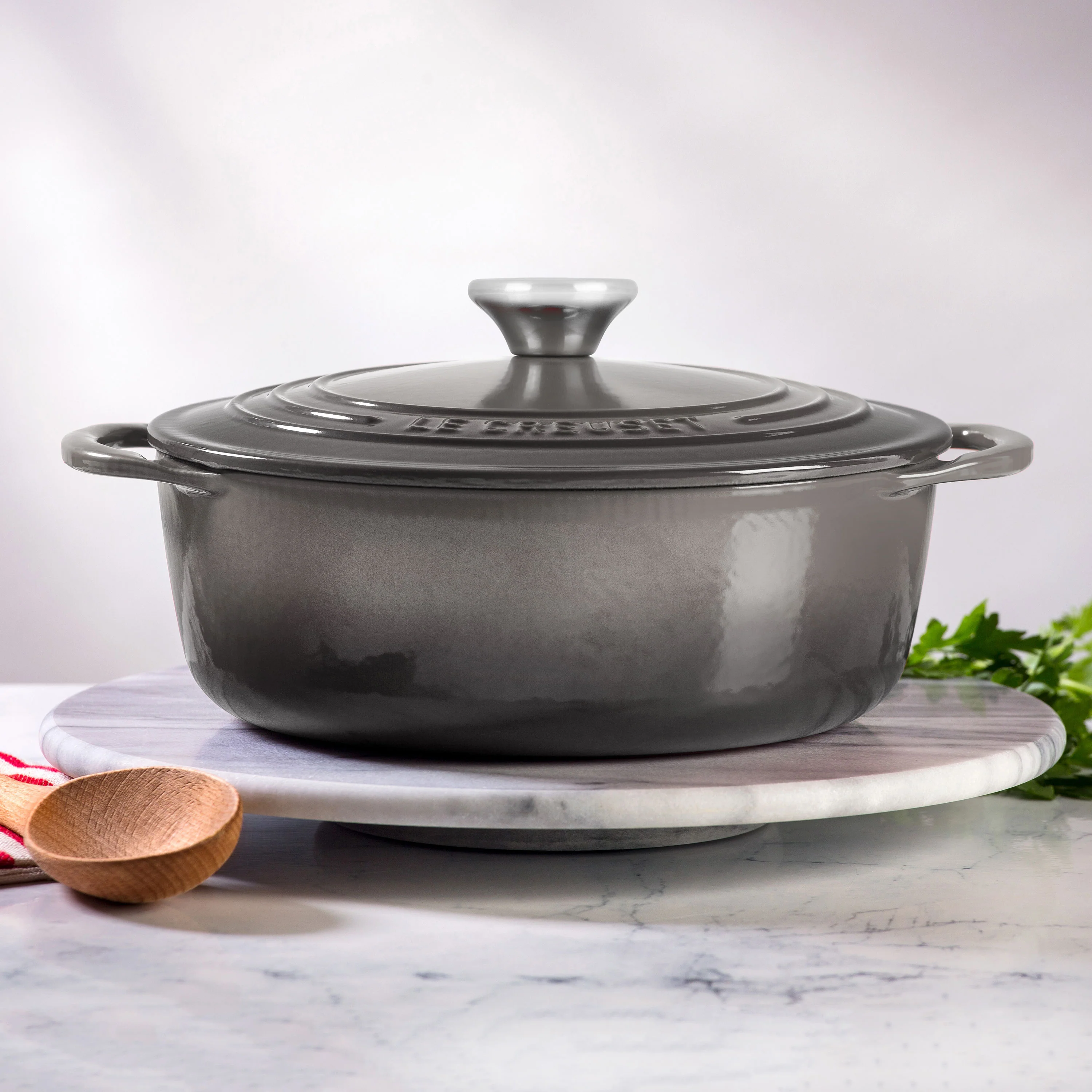 Le Creuset Cast Iron 2.75-quart Oyster Shallow Round Dutch Oven - Image 5
