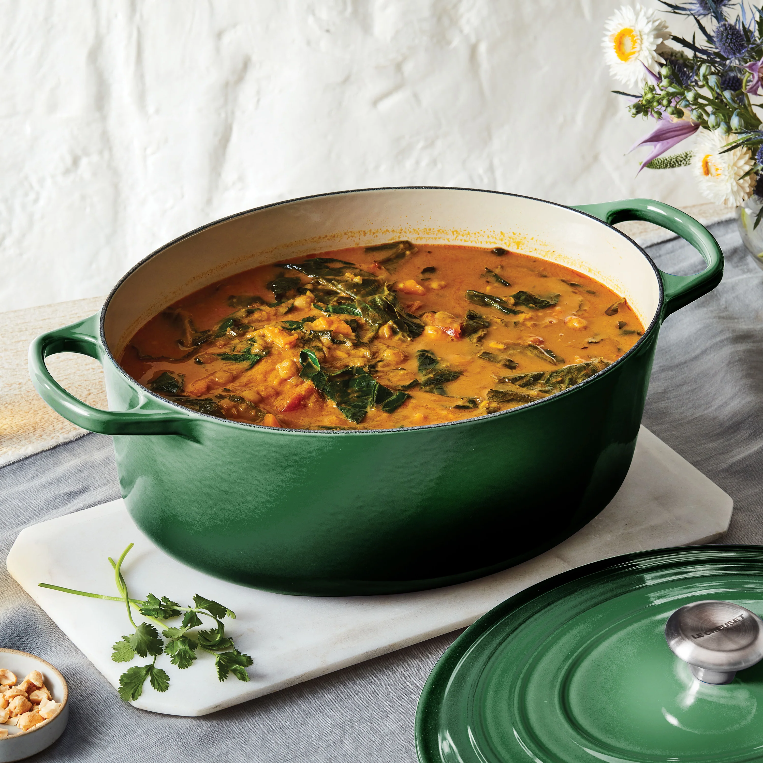 Le Creuset Signature Cast Iron 15.5-quart Artichaut Oval Dutch Oven - Image 2