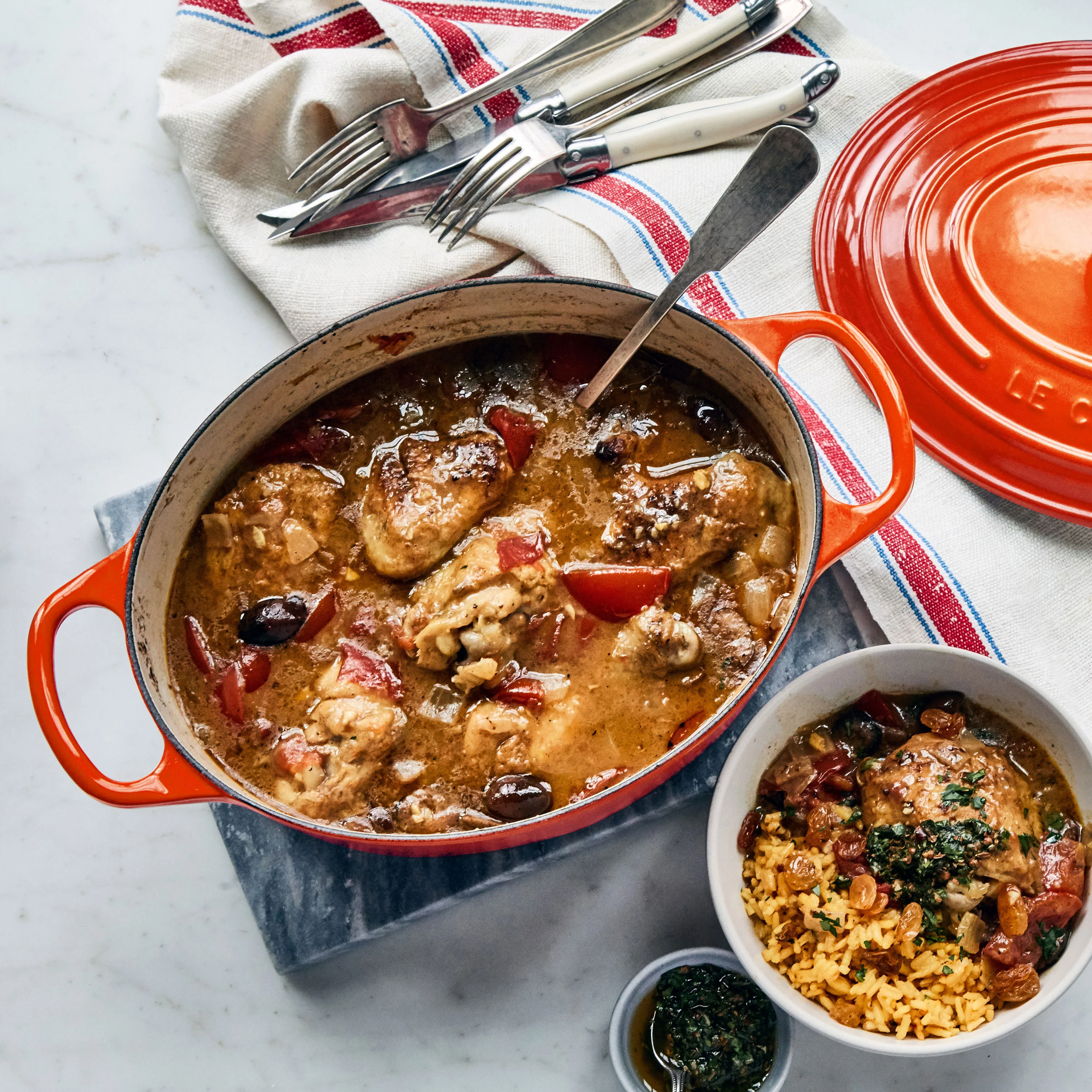 Le Creuset Signature Cast Iron 8-quart Flame Oval Dutch Oven with Copper Knob - Image 3
