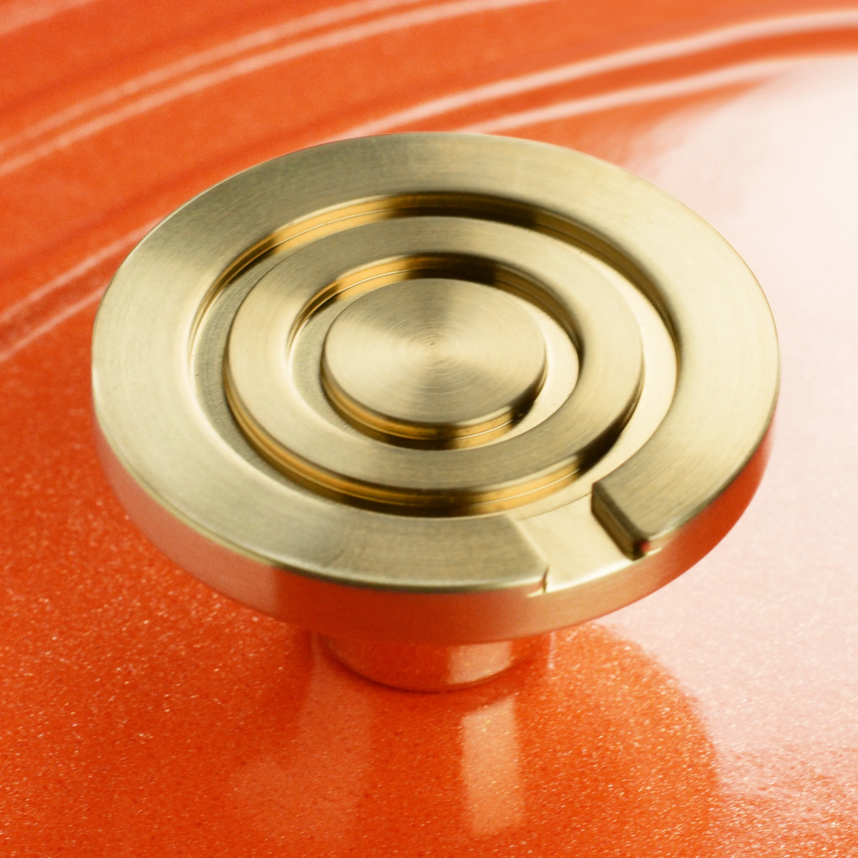 Le Creuset Signature Cast Iron 5-quart Flamme Doree Braiser - Image 6