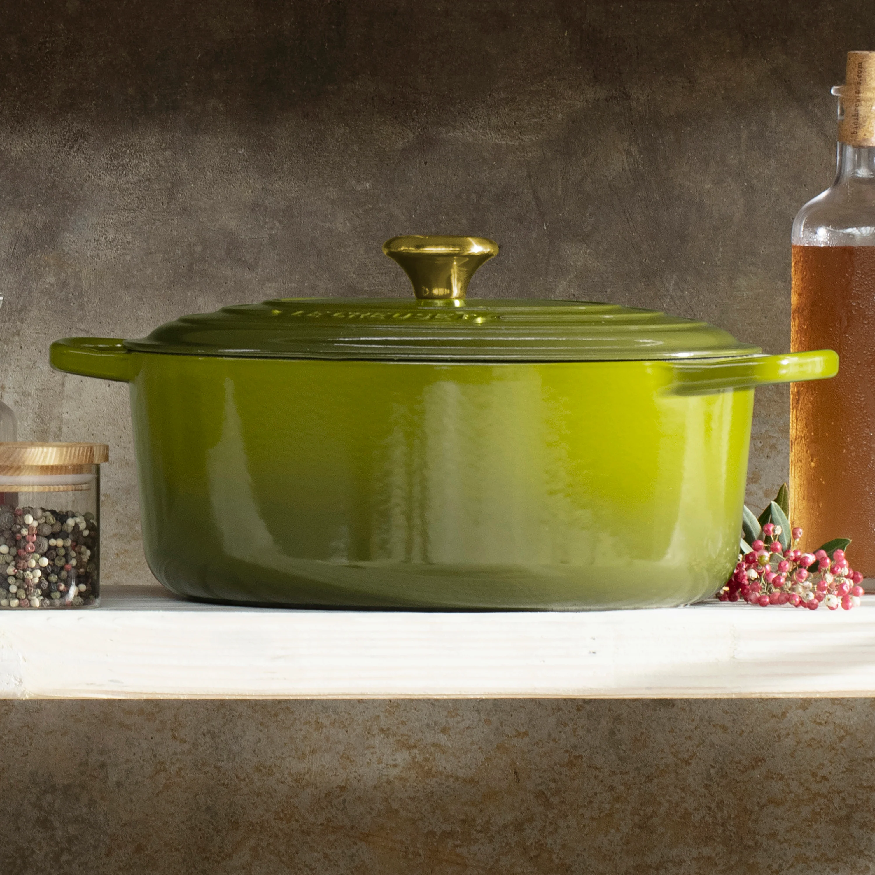 Le Creuset Signature Cast Iron 8-quart Olive Oval Dutch Oven - Image 4