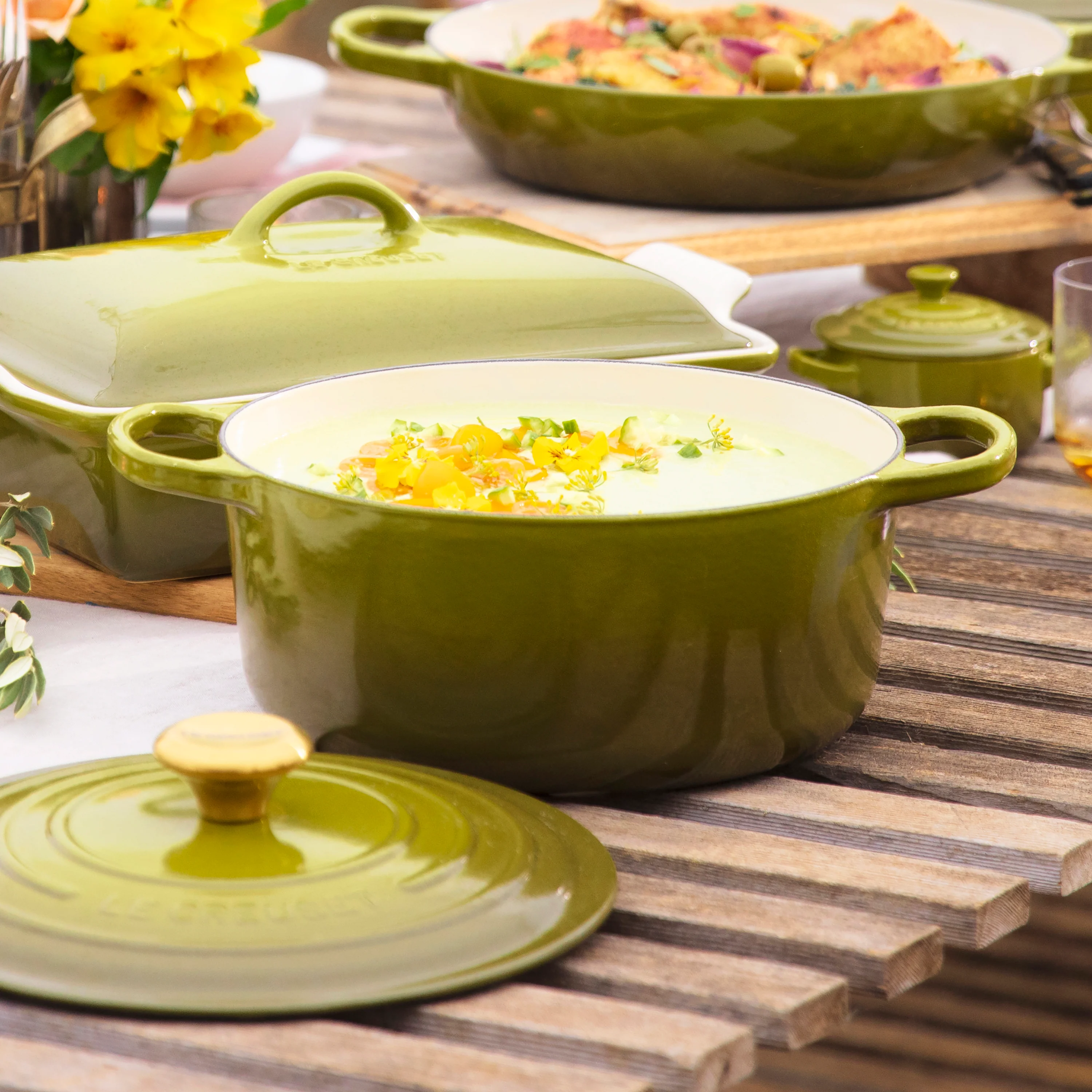 Le Creuset Signature Cast Iron 5.5-quart Olive Round Dutch Oven - Image 5