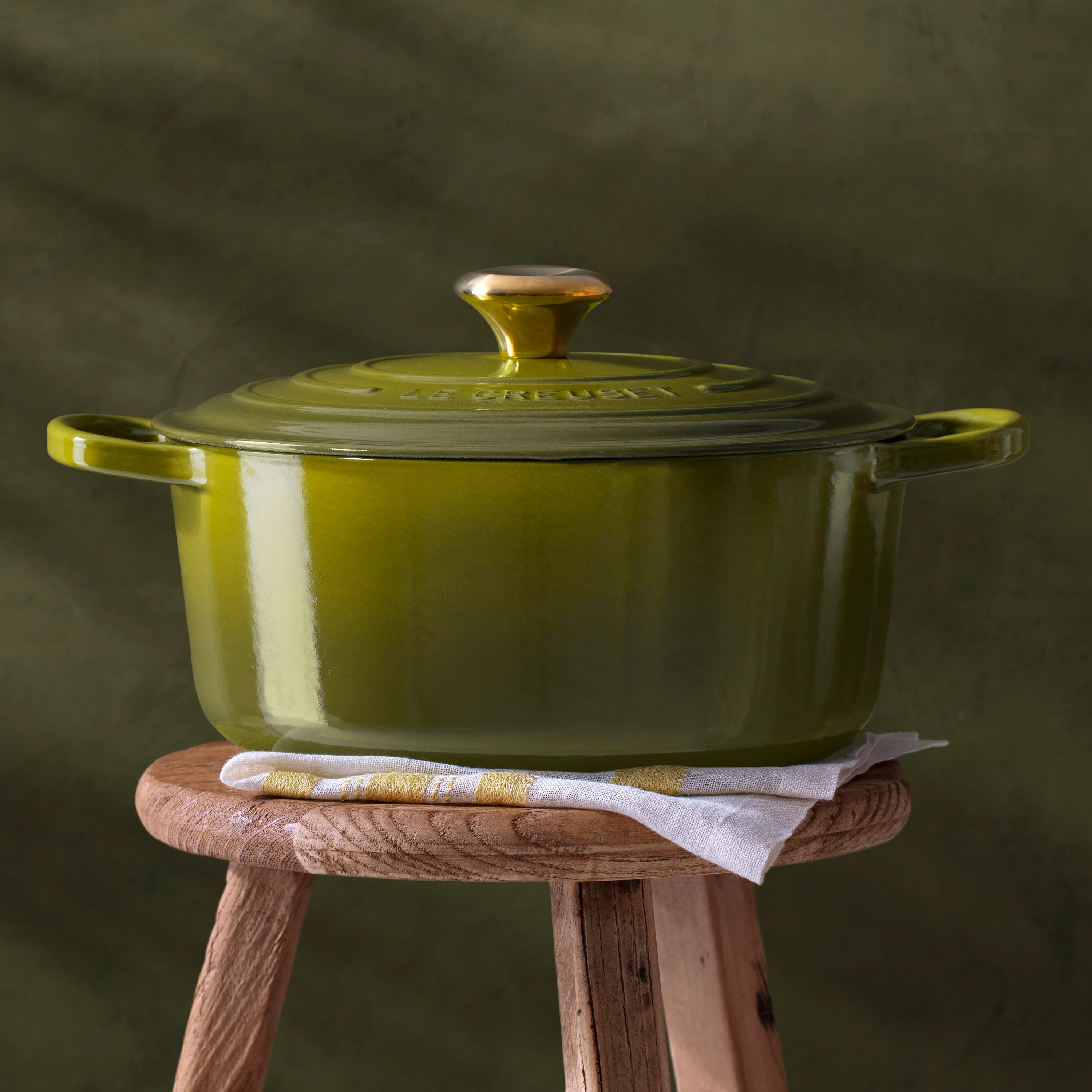 Le Creuset Signature Cast Iron 5.5-quart Olive Round Dutch Oven - Image 6