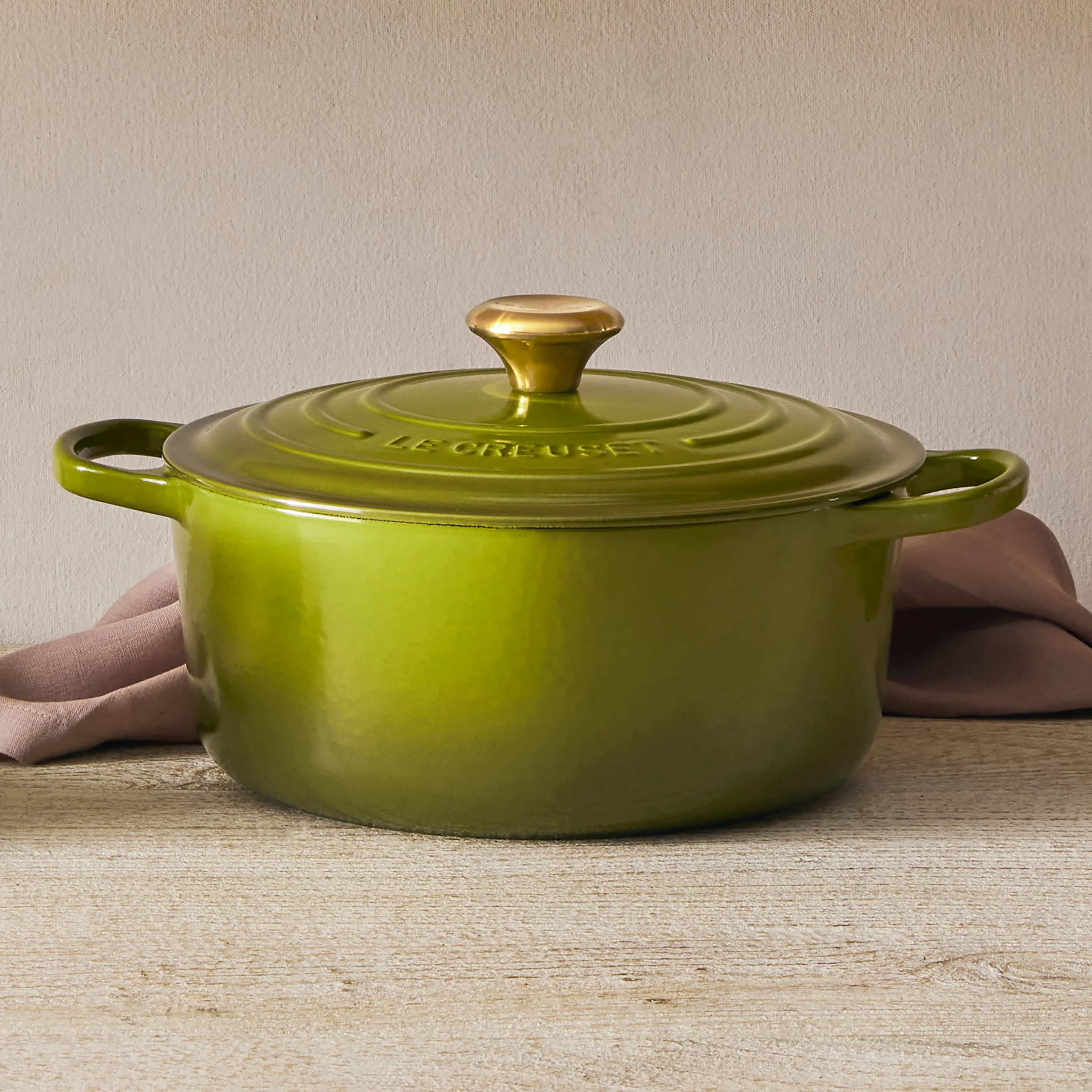 Le Creuset Signature Cast Iron 7.25-quart Olive Round Dutch Oven - Image 6