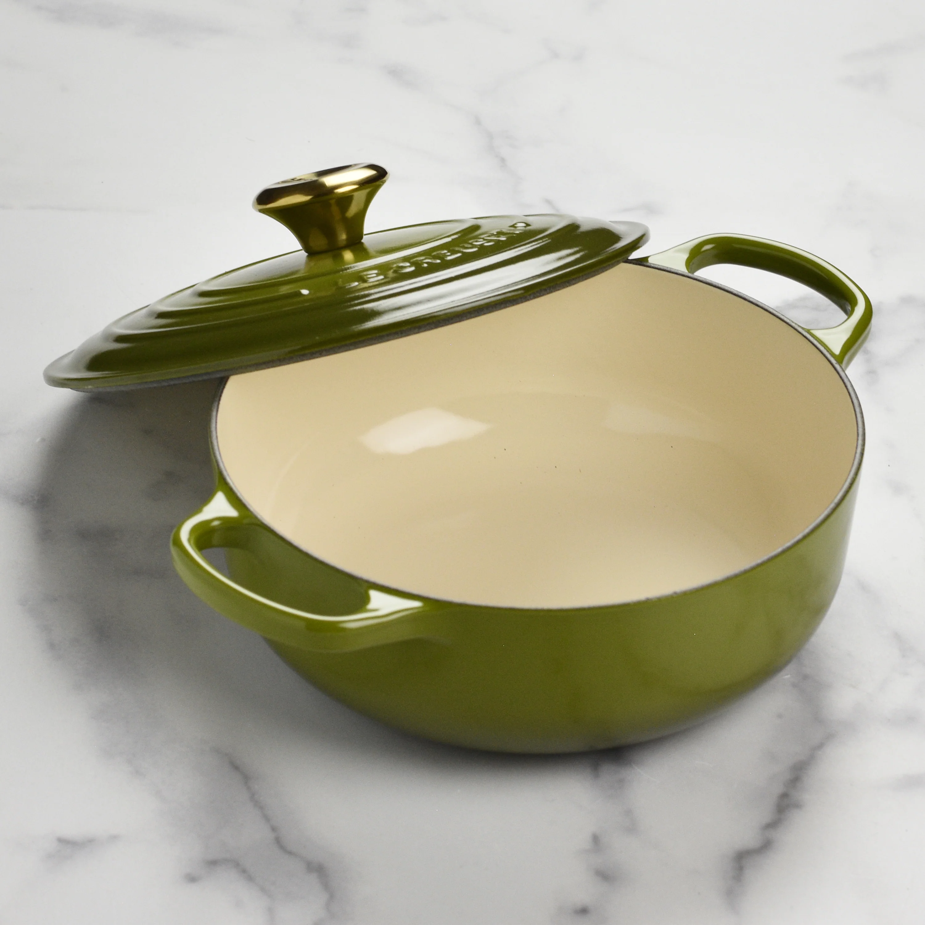 Le Creuset Signature Cast Iron 3.5-quart Olive Sauteuse Dutch Oven - Image 6