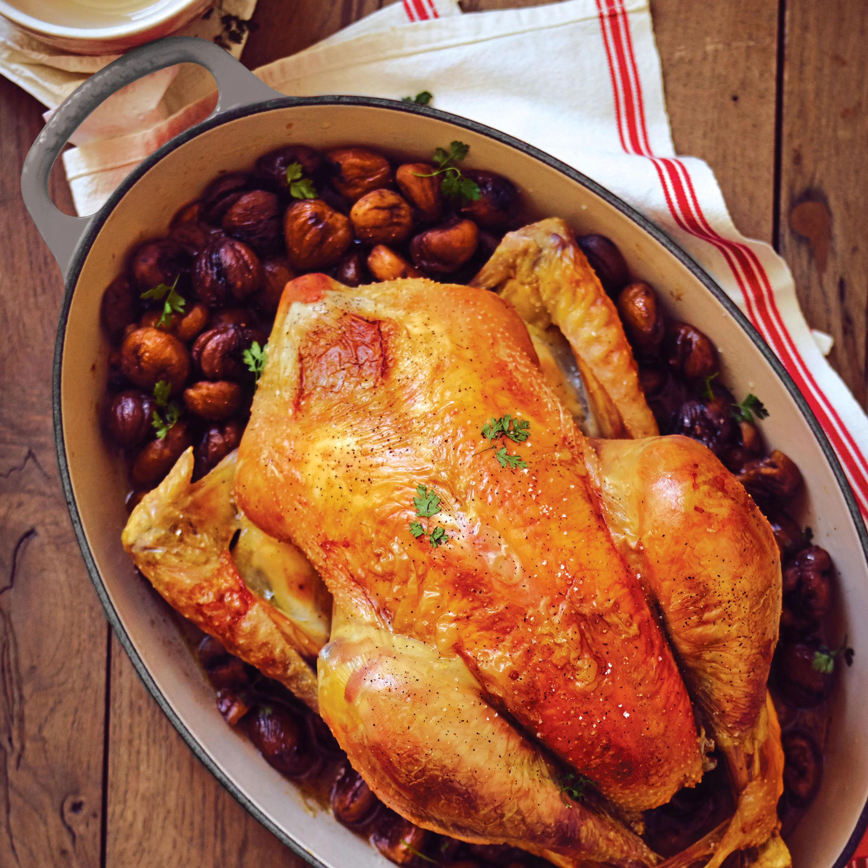 Le Creuset Signature Cast Iron 8-quart Oyster Oval Dutch Oven with Copper Knob - Image 4