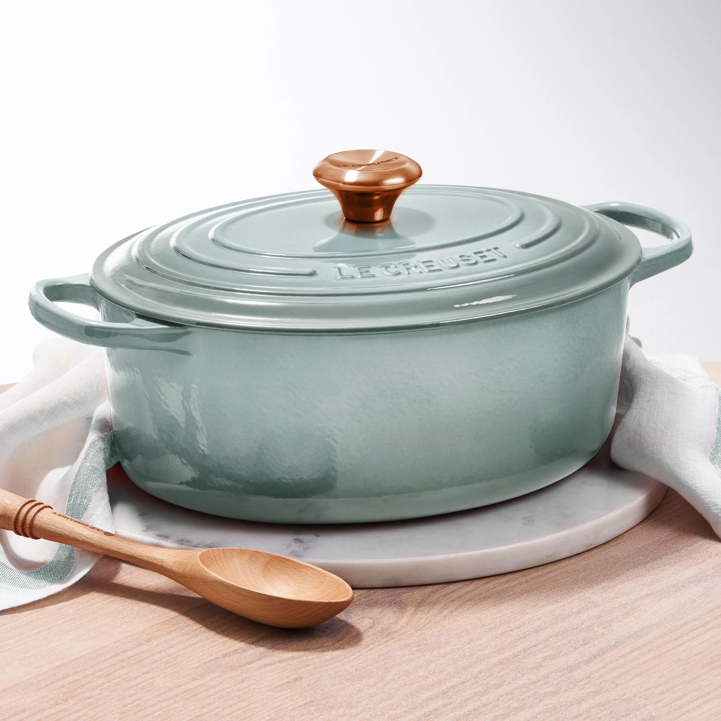 Le Creuset Signature Cast Iron 8-quart Sea Salt Oval Dutch Oven with Copper Knob - Image 6