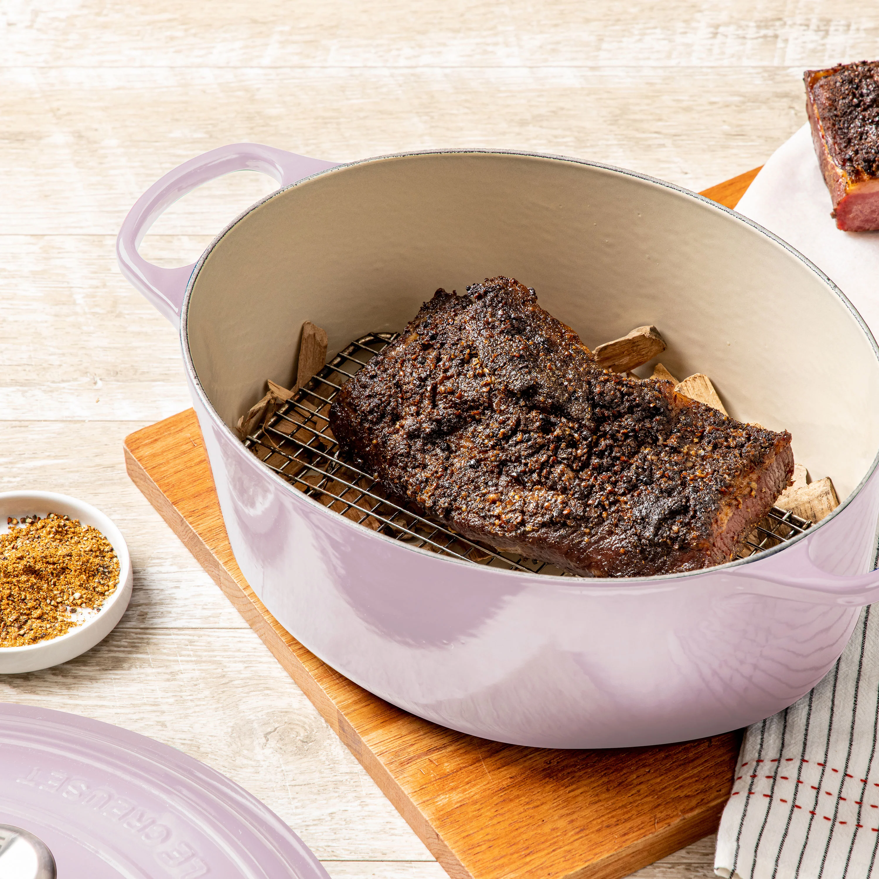 Le Creuset Signature Cast Iron 8-quart Shallot Oval Dutch Oven with Copper Knob - Image 5