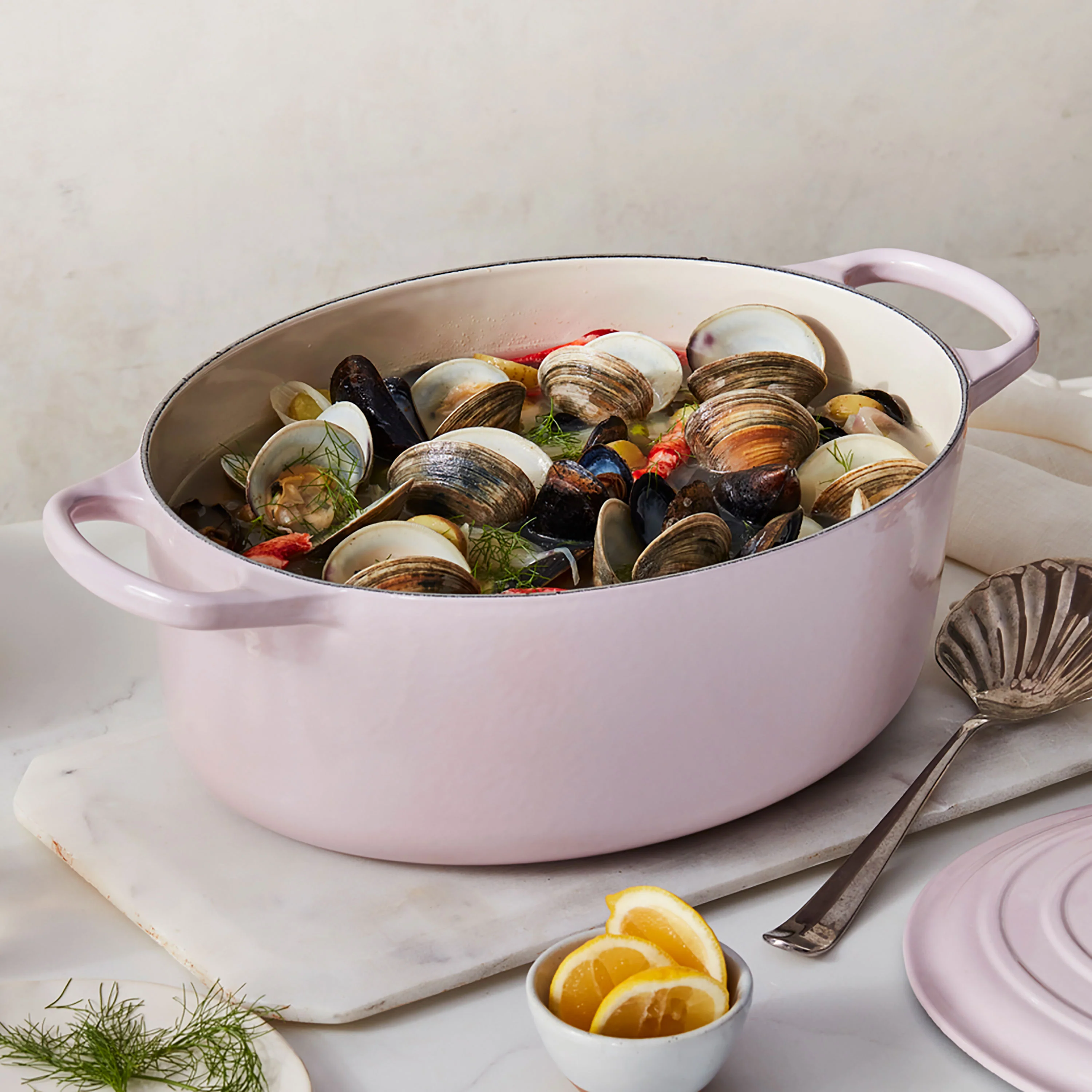 Le Creuset Signature Cast Iron 8-quart Shallot Oval Dutch Oven with Copper Knob - Image 6