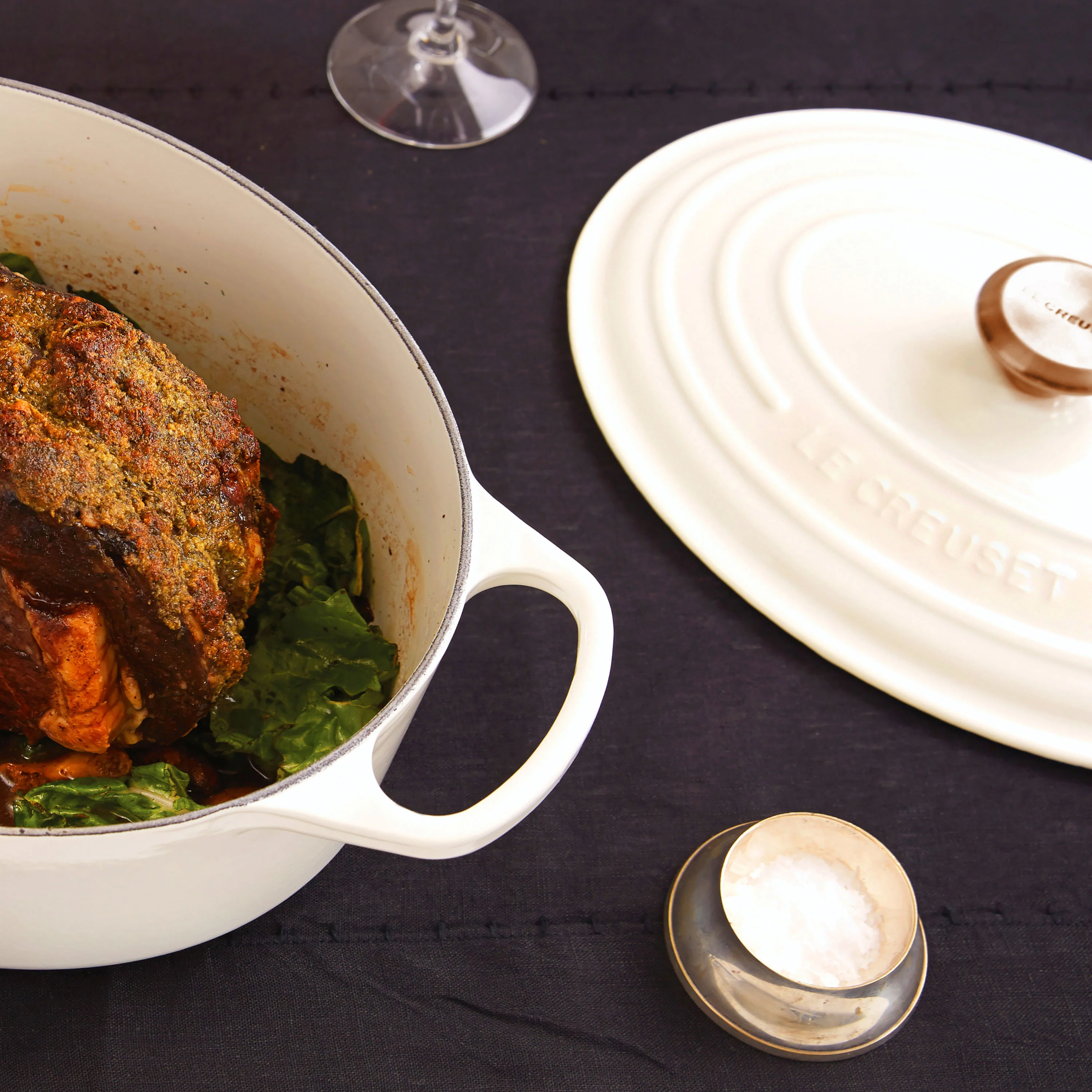 Le Creuset Signature Cast Iron 8-quart White Oval Dutch Oven with Copper Knob - Image 5