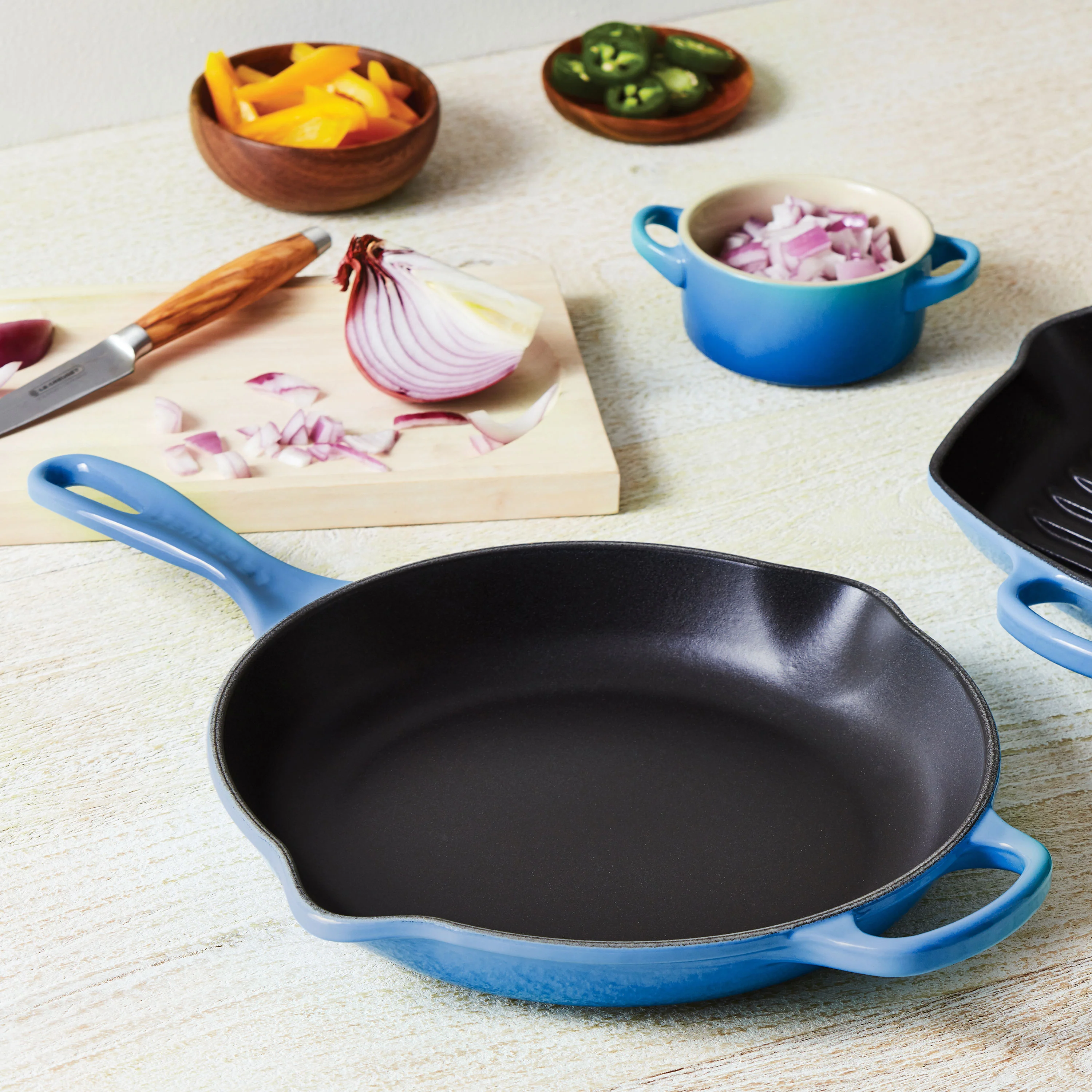 Le Creuset Signature Cast Iron 9" Marseille Skillet - Image 2
