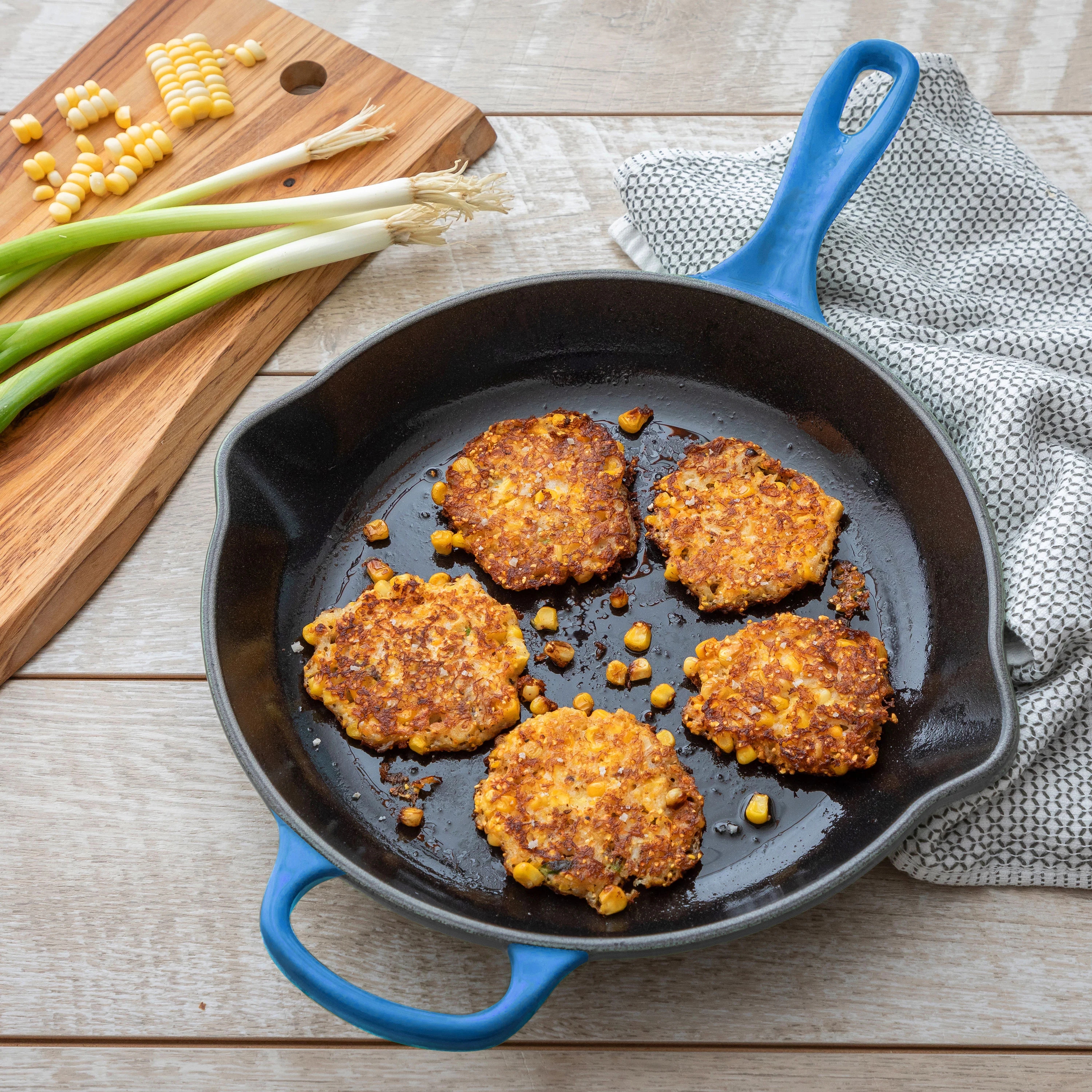 Le Creuset Signature Cast Iron 9" Marseille Skillet - Image 4