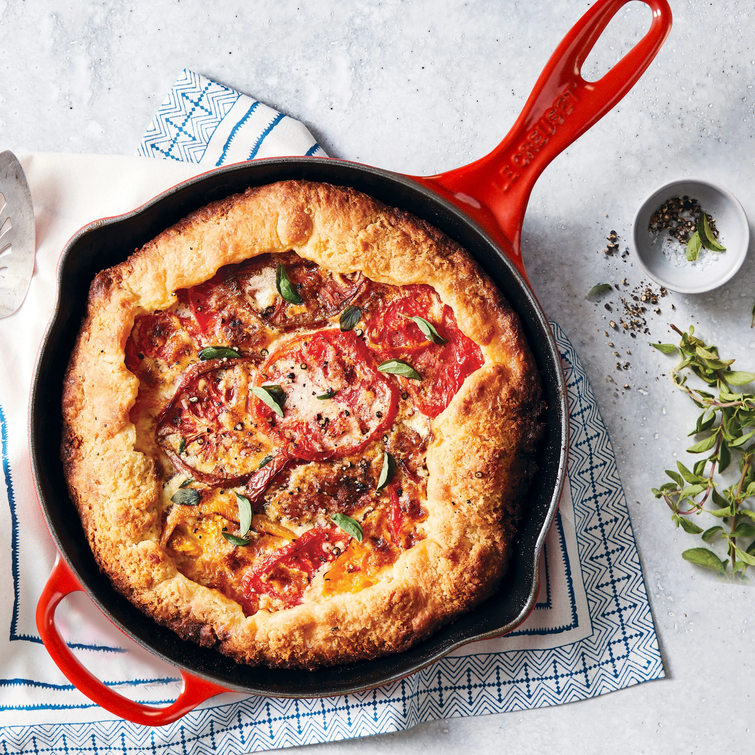 Le Creuset Signature Cast Iron 9" Cerise Skillet - Image 5