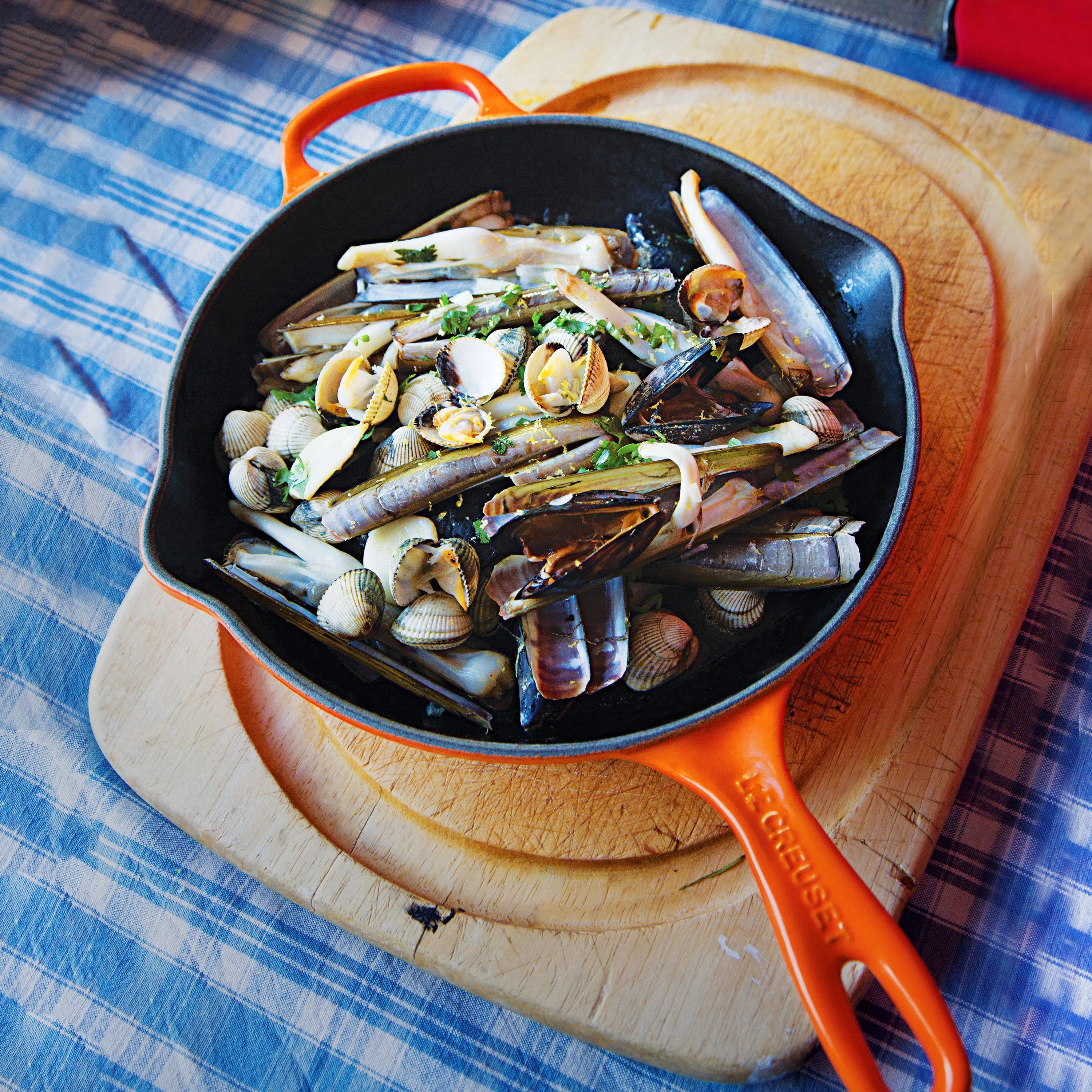 Le Creuset Signature Cast Iron 10.25" Flame Skillet - Image 3