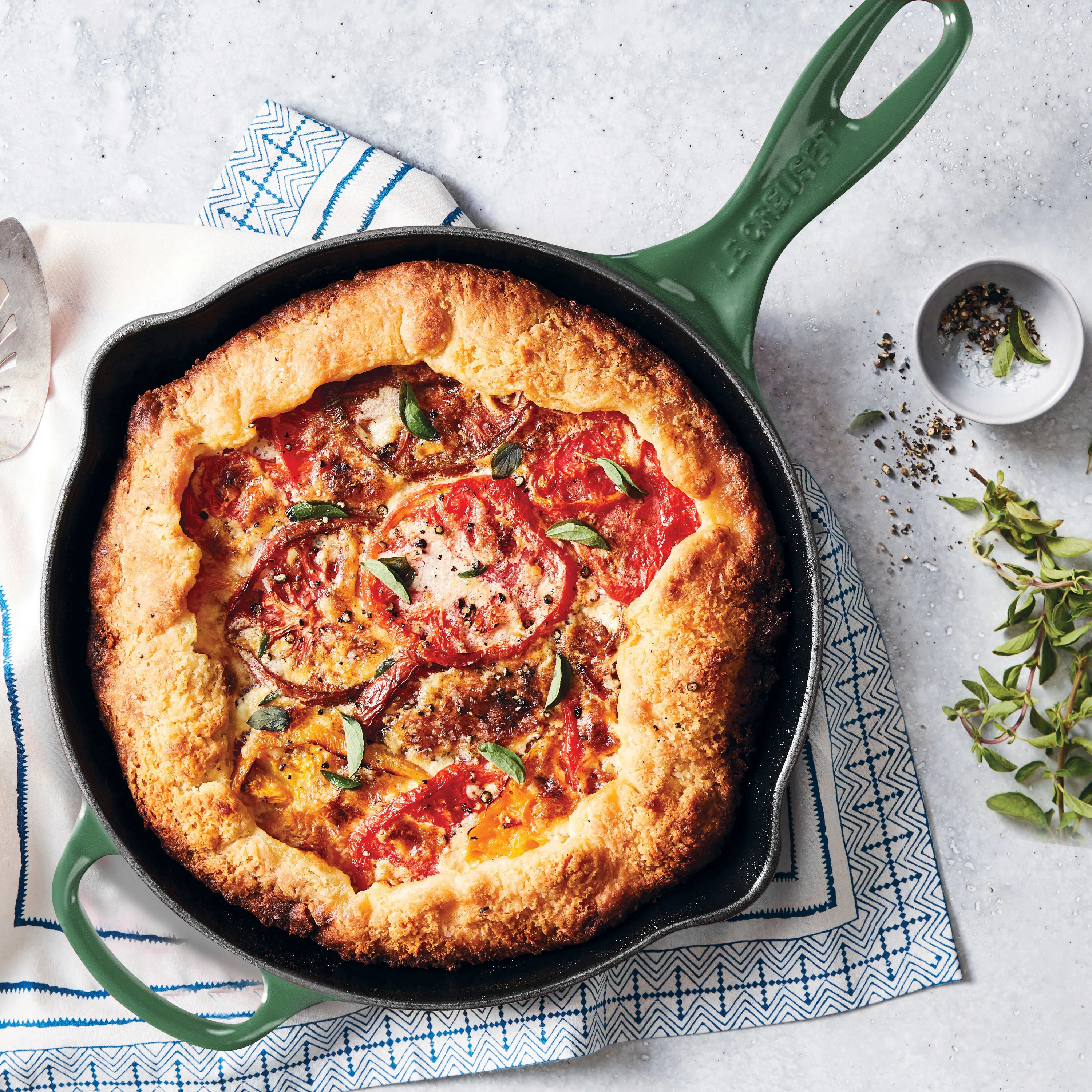 Le Creuset Signature Cast Iron 9" Artichaut Skillet - Image 7