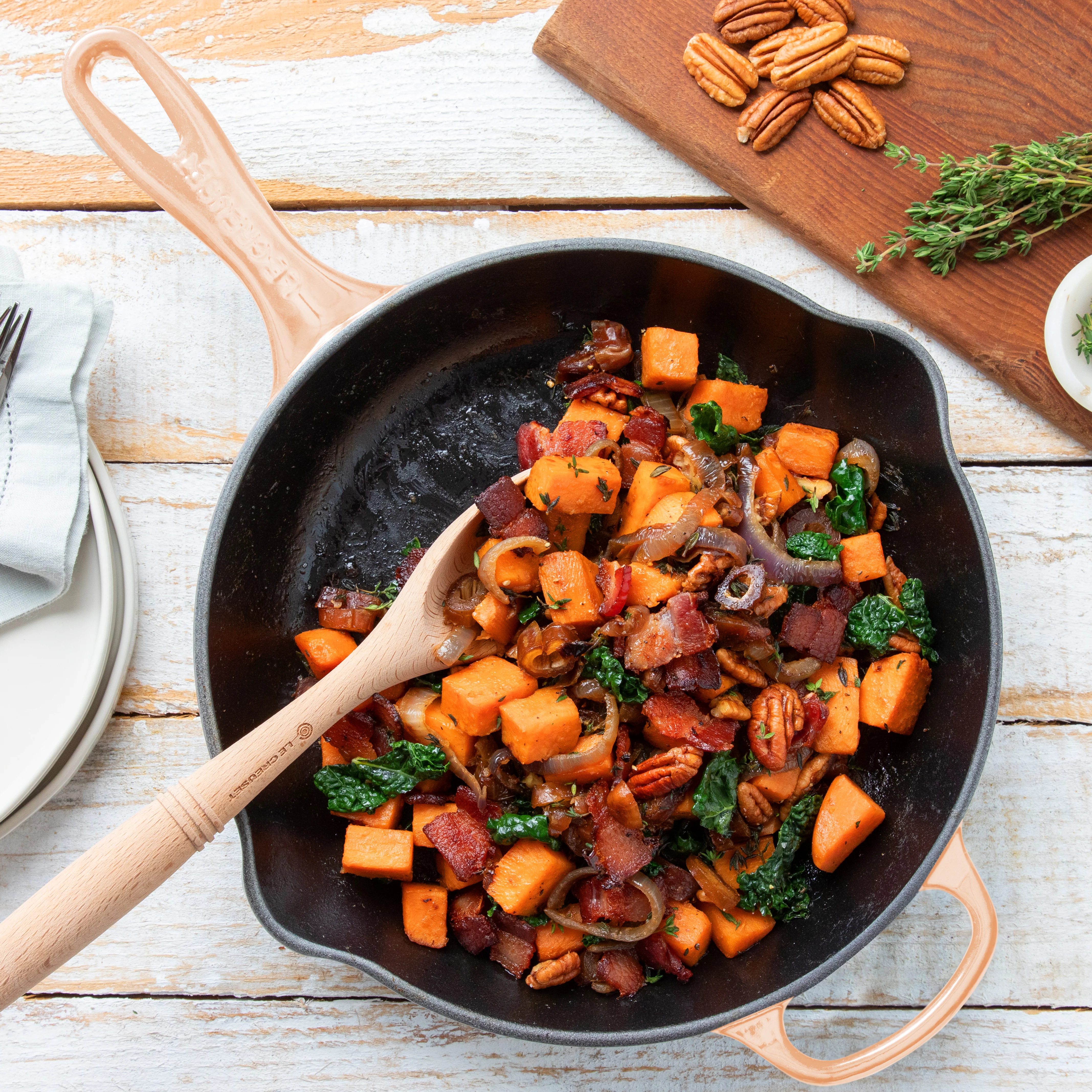 Le Creuset Signature Cast Iron 9" Peche Skillet - Image 4