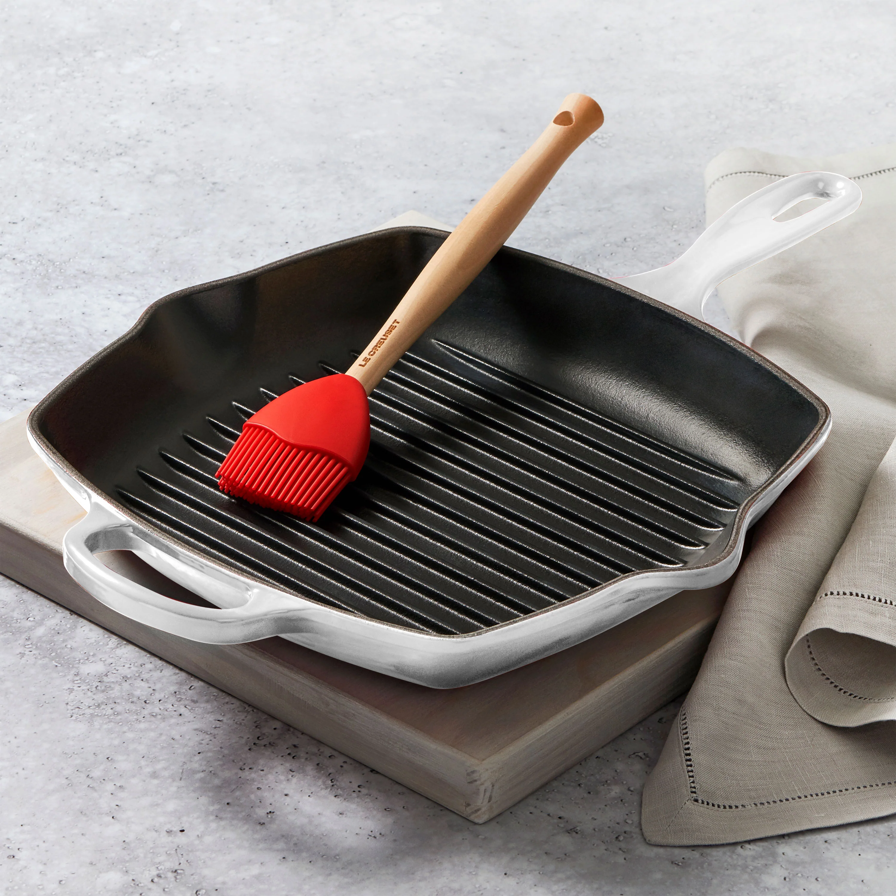 Le Creuset Signature Cast Iron 10.25" White Square Grill Pan - Image 6