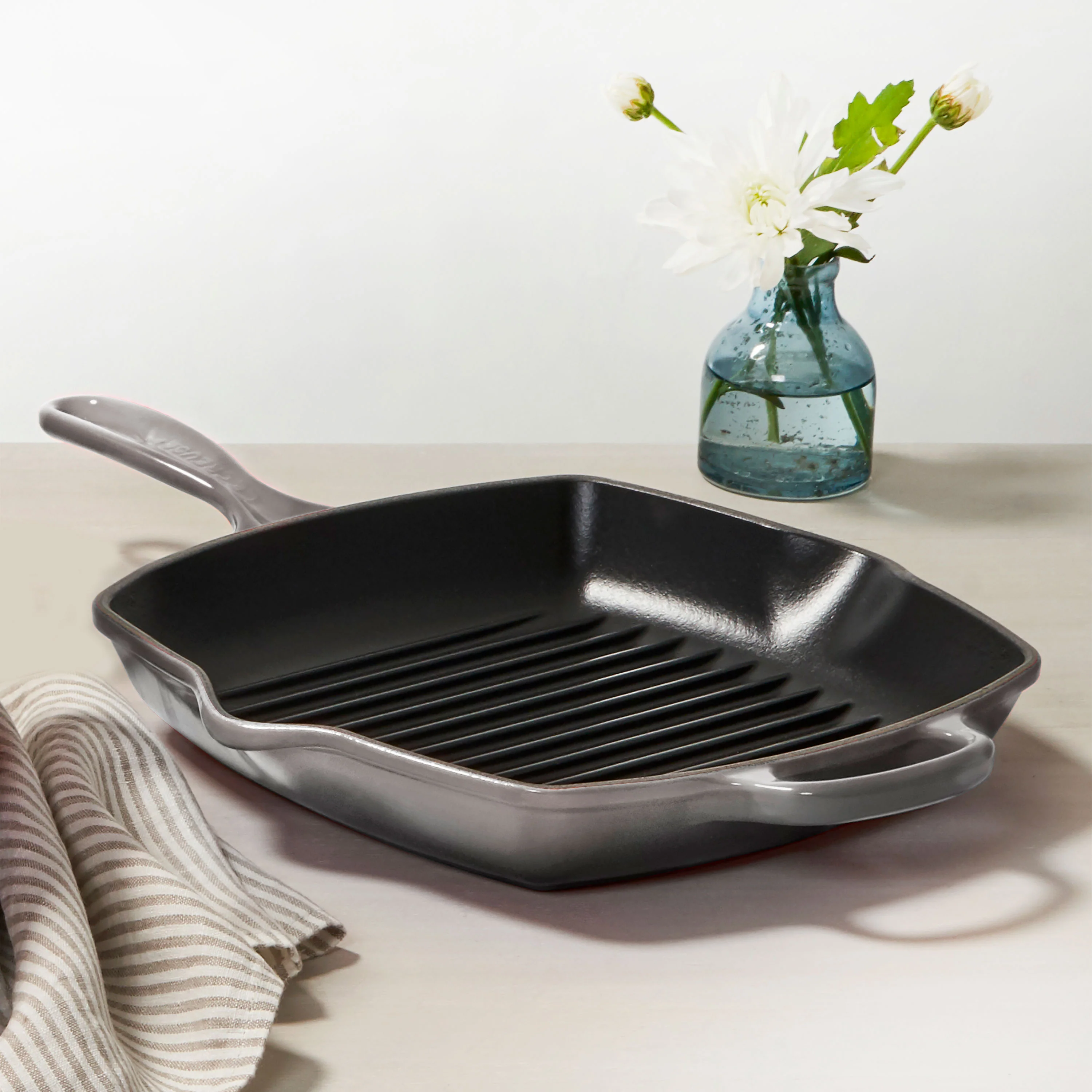 Le Creuset Signature Cast Iron 10.25" Oyster Square Grill Pan - Image 6