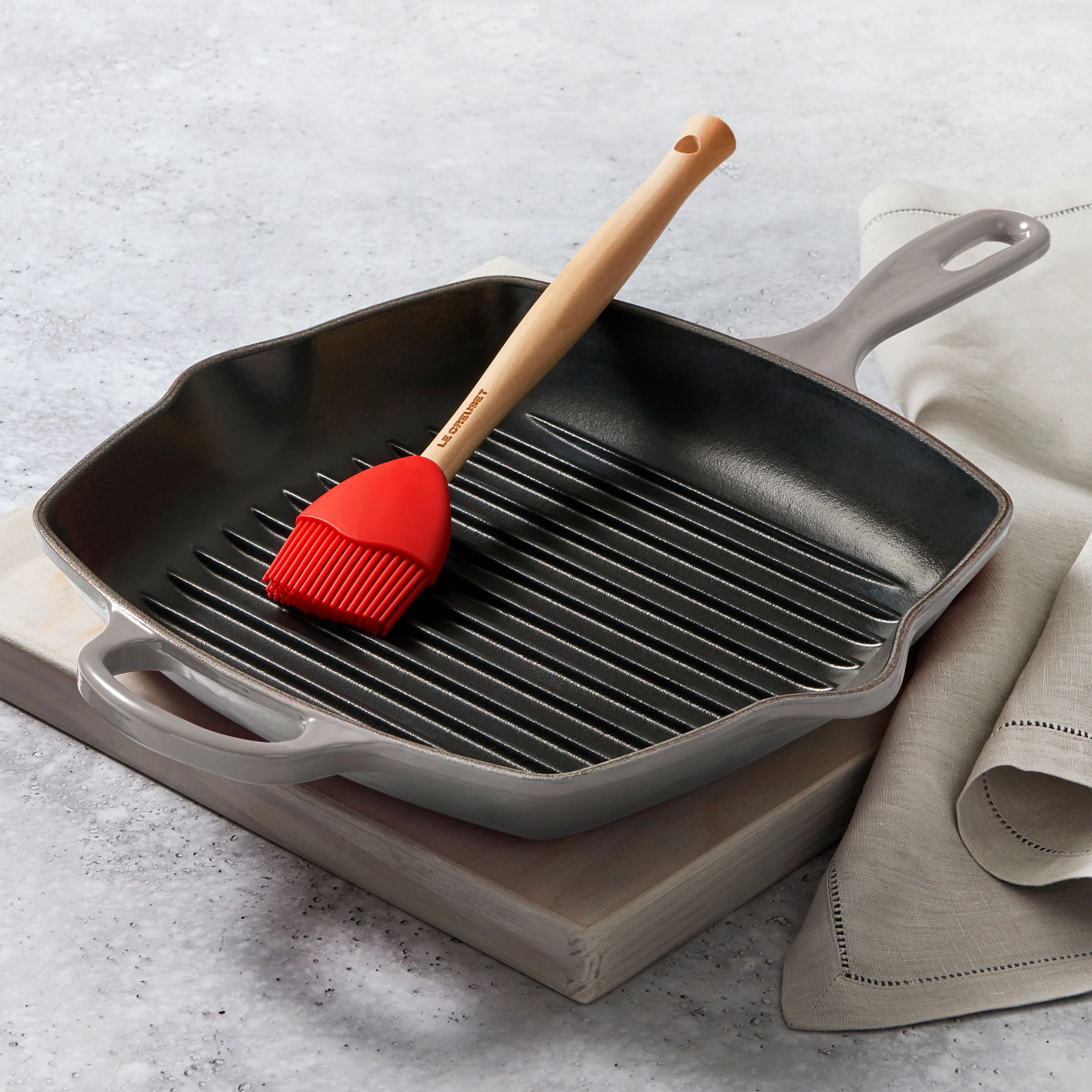 Le Creuset Signature Cast Iron 10.25" Oyster Square Grill Pan - Image 7