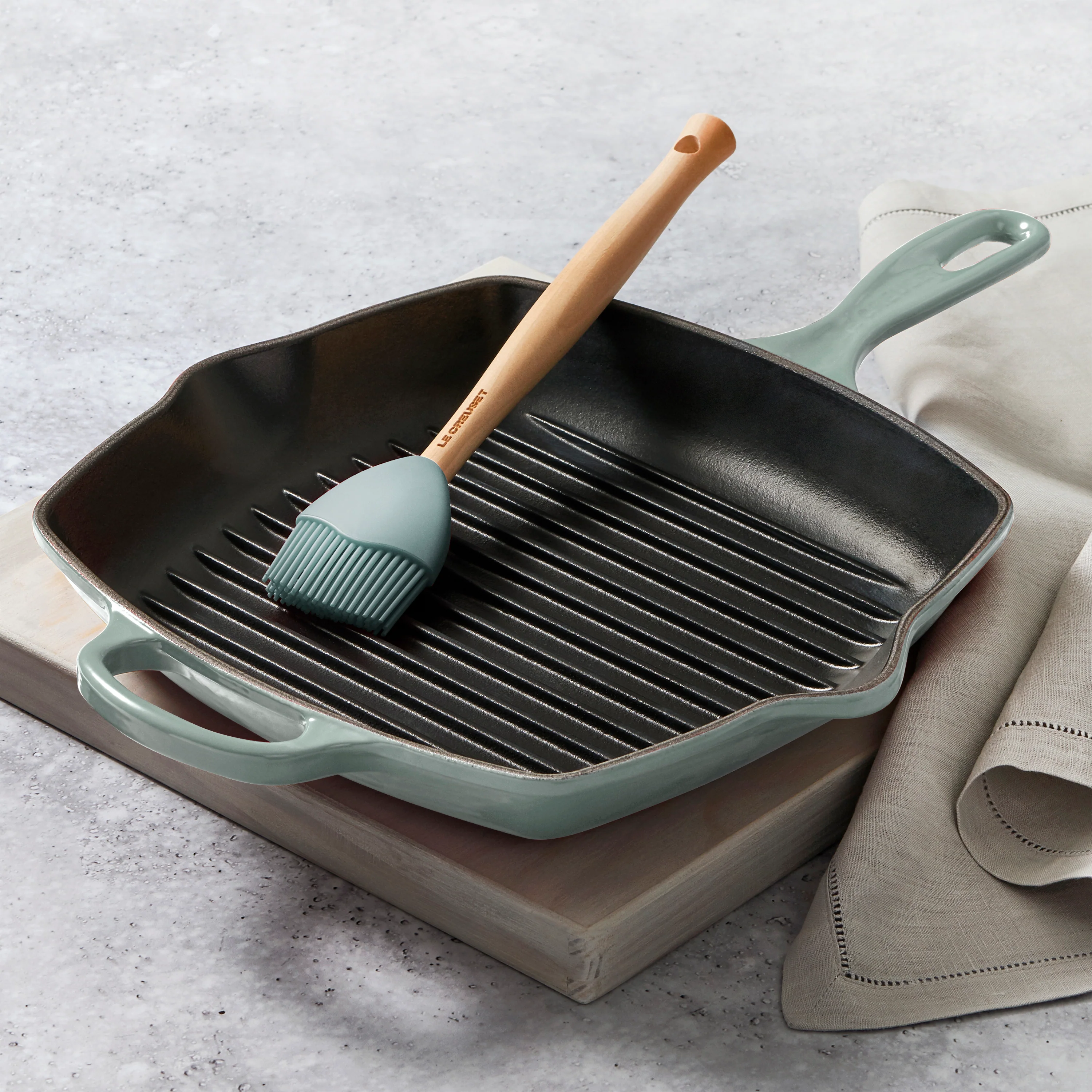 Le Creuset Signature Cast Iron 10.25" Sea Salt Square Grill Pan - Image 6
