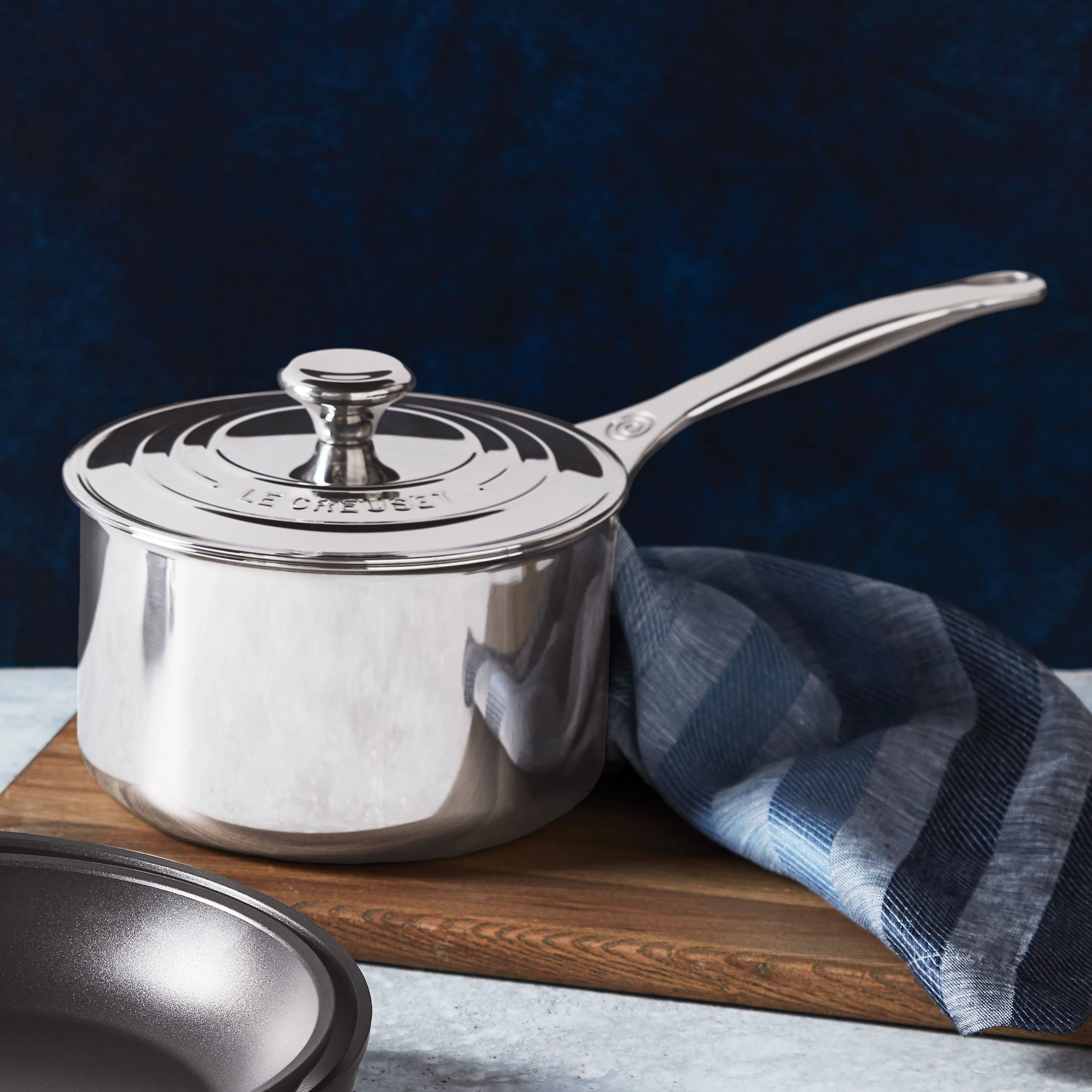 Le Creuset Stainless Steel 2-quart Saucepan - Image 3