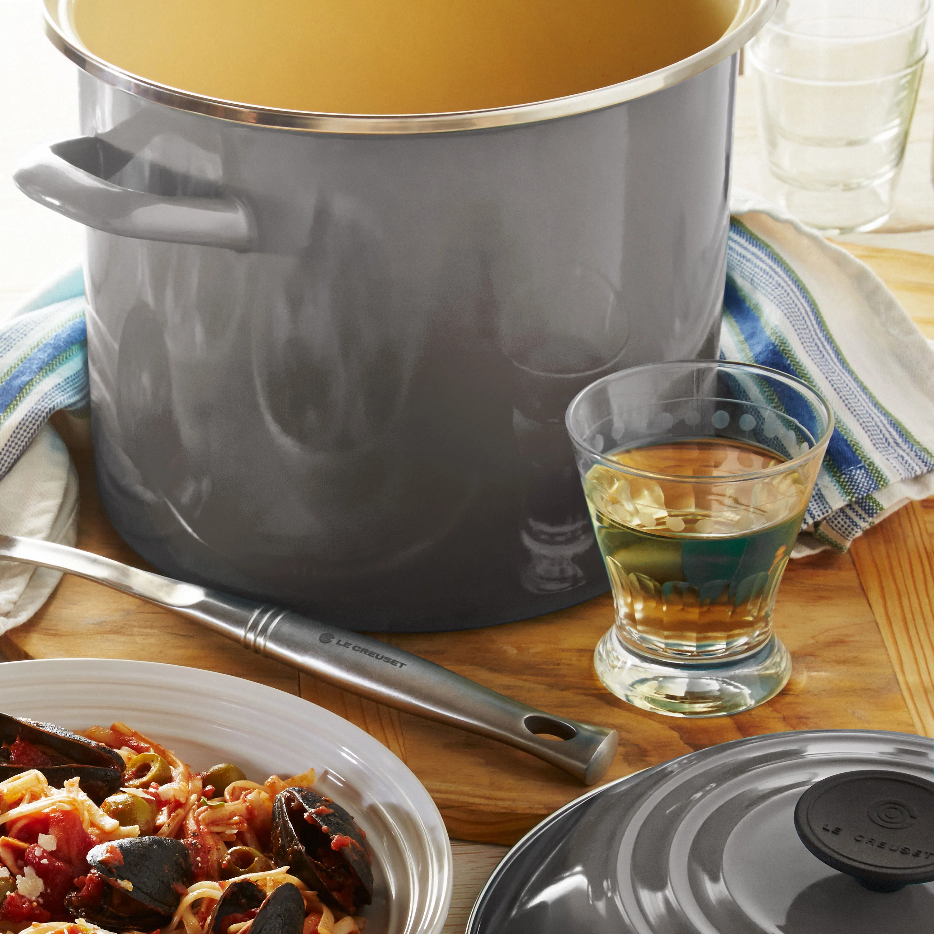 Le Creuset Enameled Steel 8-quart Oyster Stock Pot - Image 6