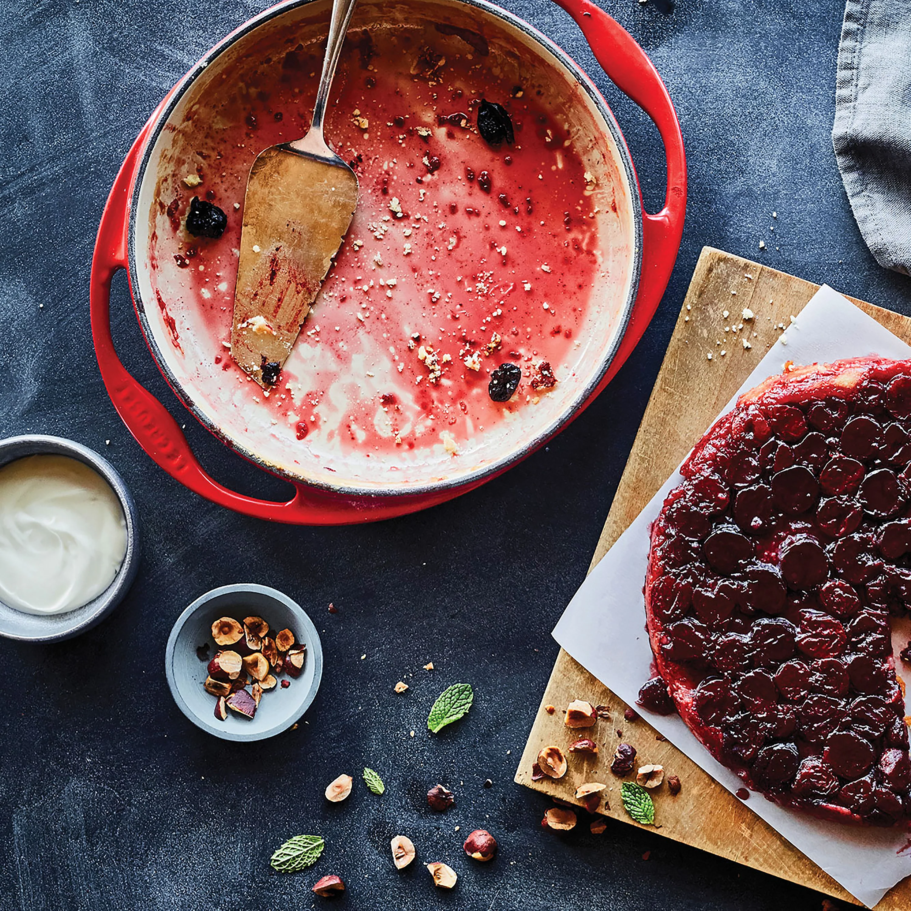 Le Creuset Cast Iron 10" Cerise Tart Pan - Image 3
