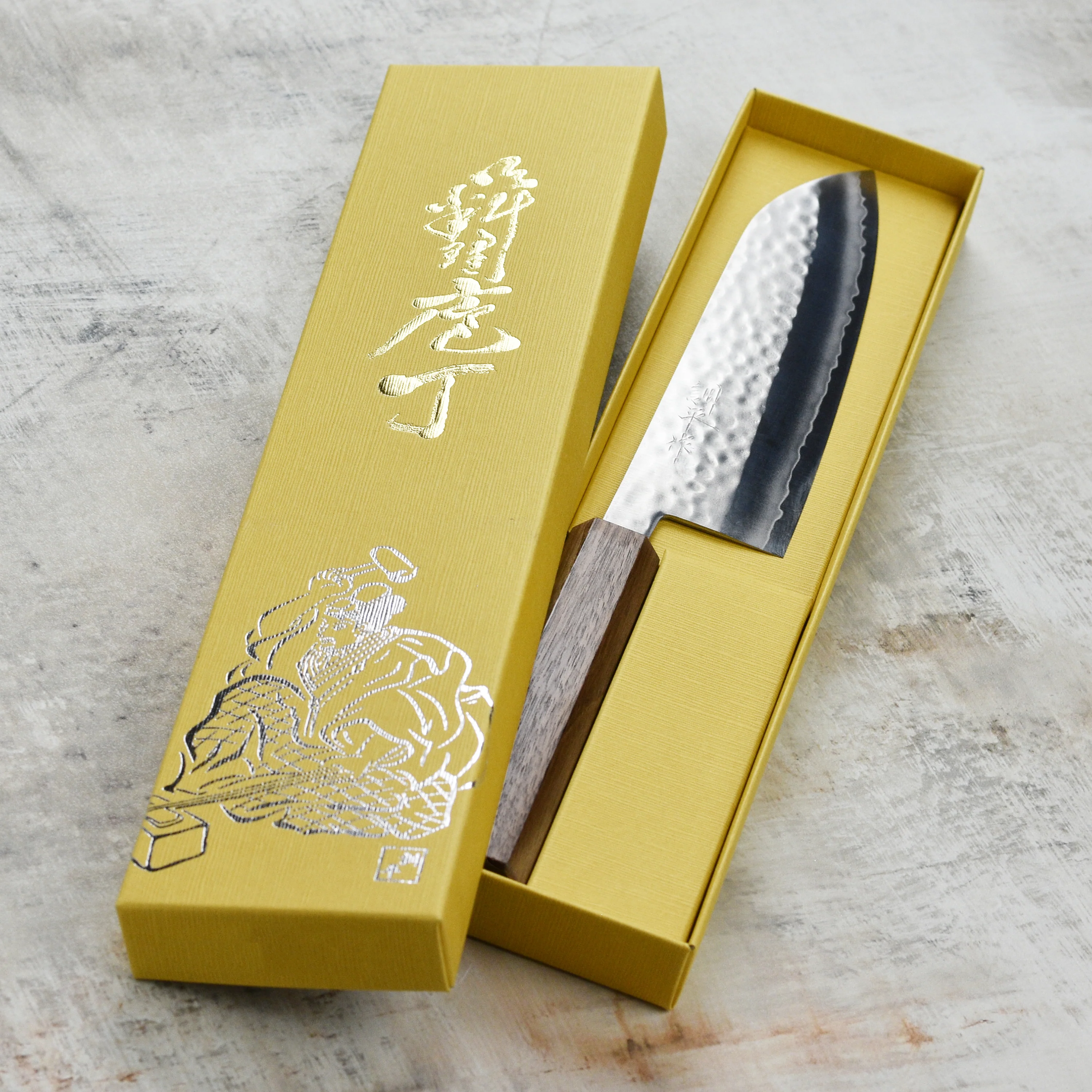 Masutani VG1 Hammered 6.7" Santoku, Octagonal Walnut Handle - Image 4