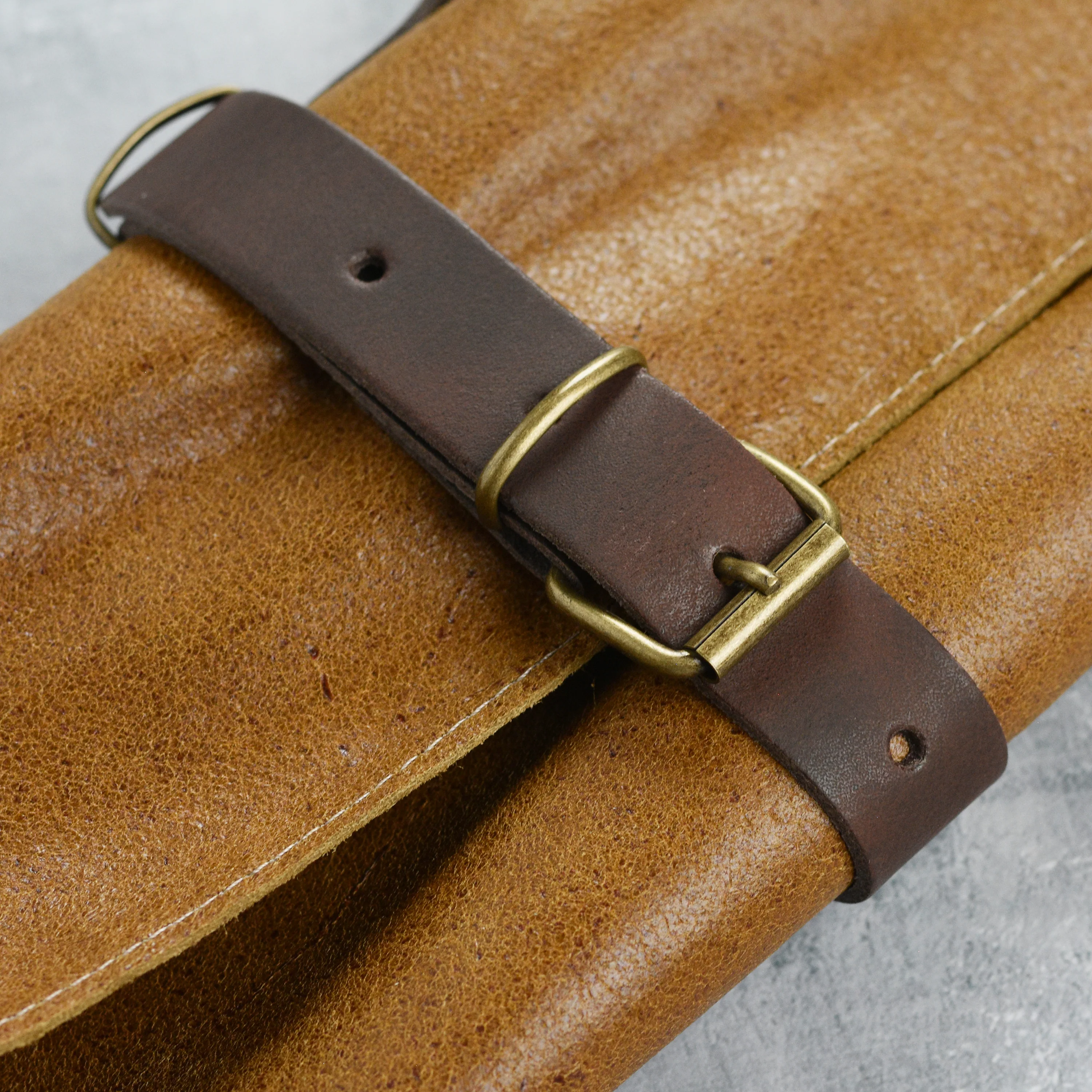 Messermeister 7 Pocket Amber Vintage Leather Knife Roll - Image 3