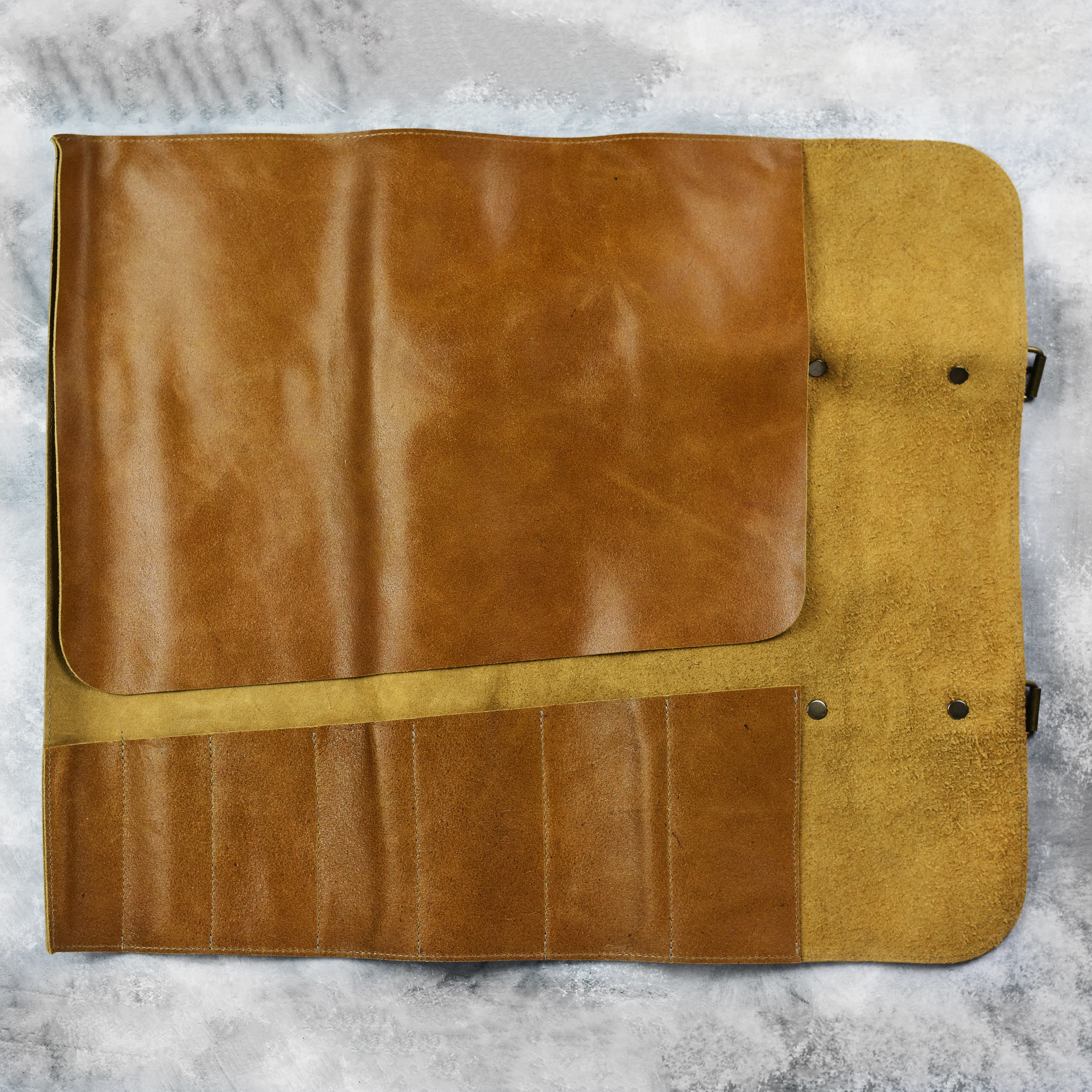 Messermeister 7 Pocket Amber Vintage Leather Knife Roll - Image 6