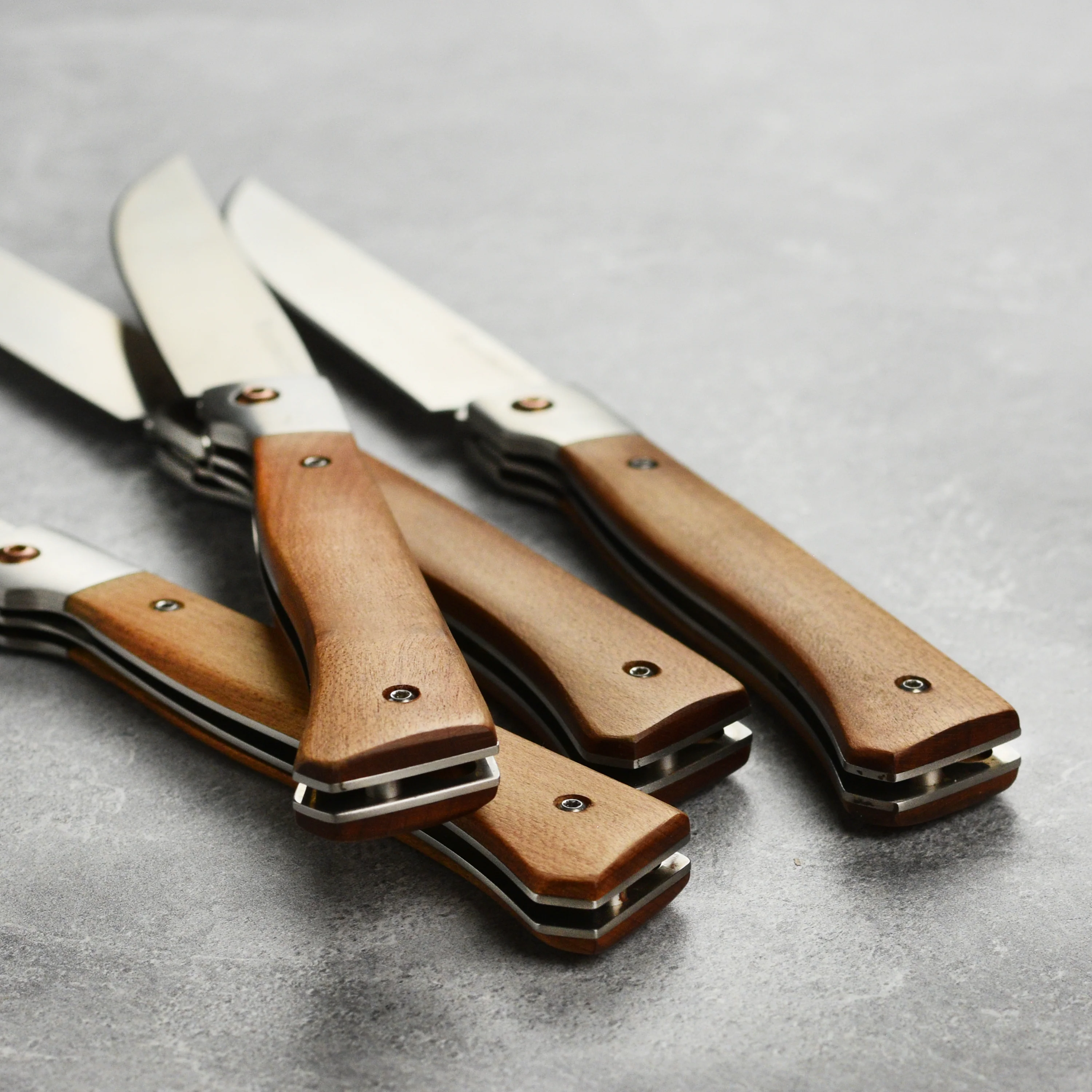 Messermeister 4 Piece Folding Steak Knife Set with Leather Roll - Image 6