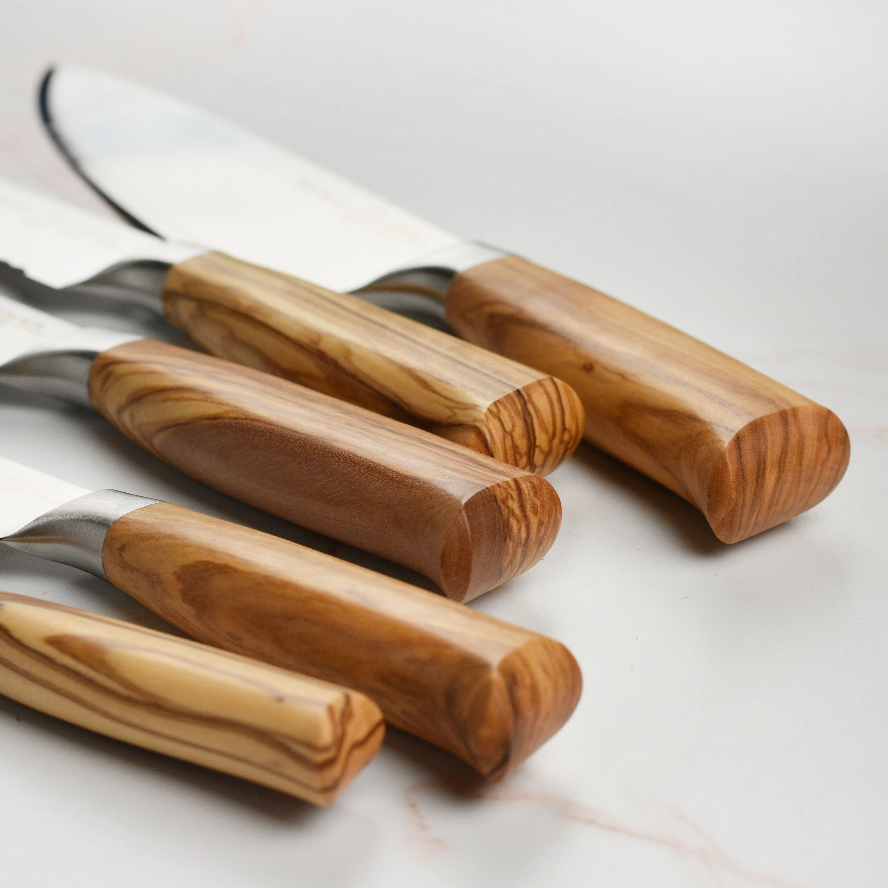 Messermeister Oliva Elite 8 Piece Magnetic Knife Block Set - Image 4