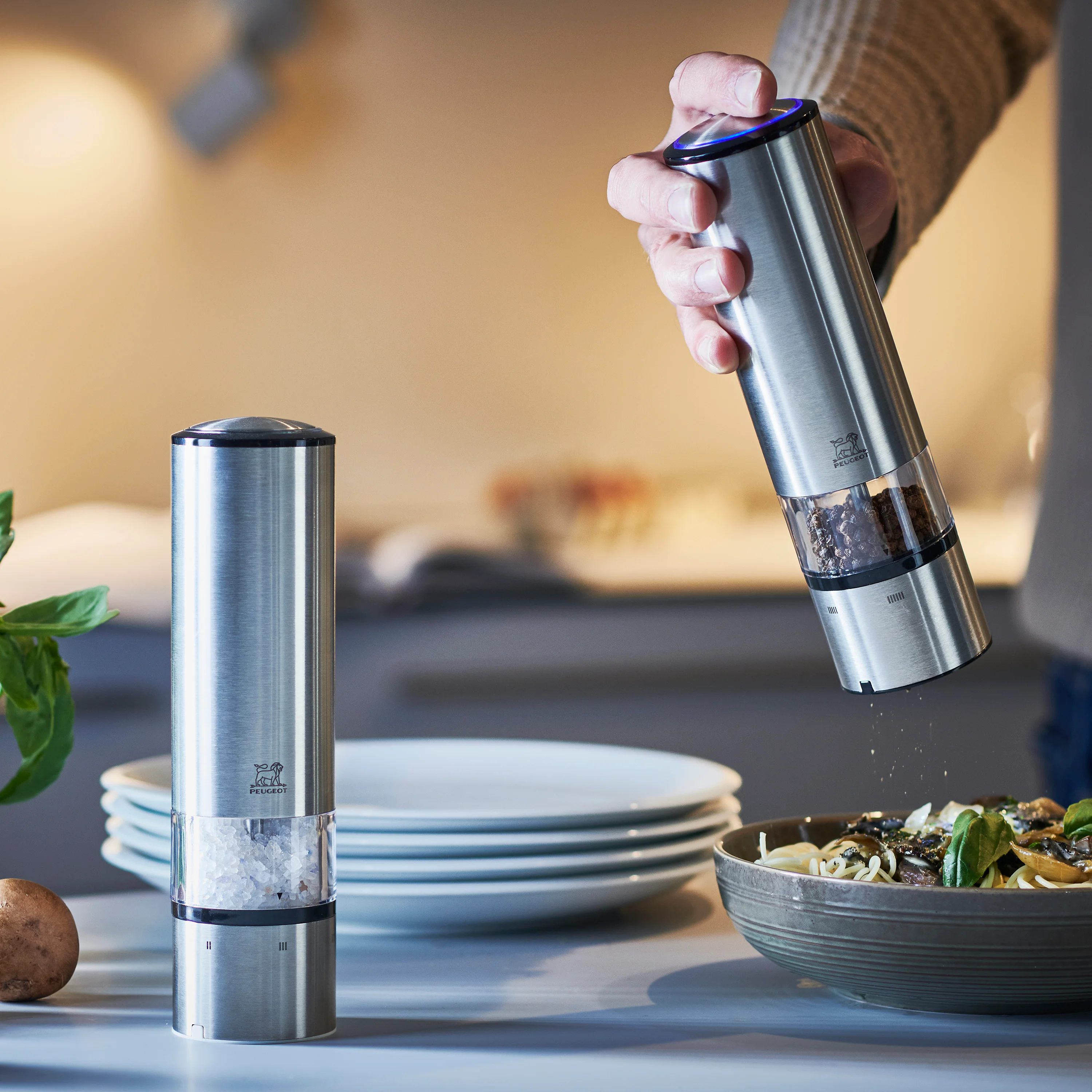 Peugeot Elis Sense 8" Stainless Steel Electric Salt & Pepper Mill Set - Image 3