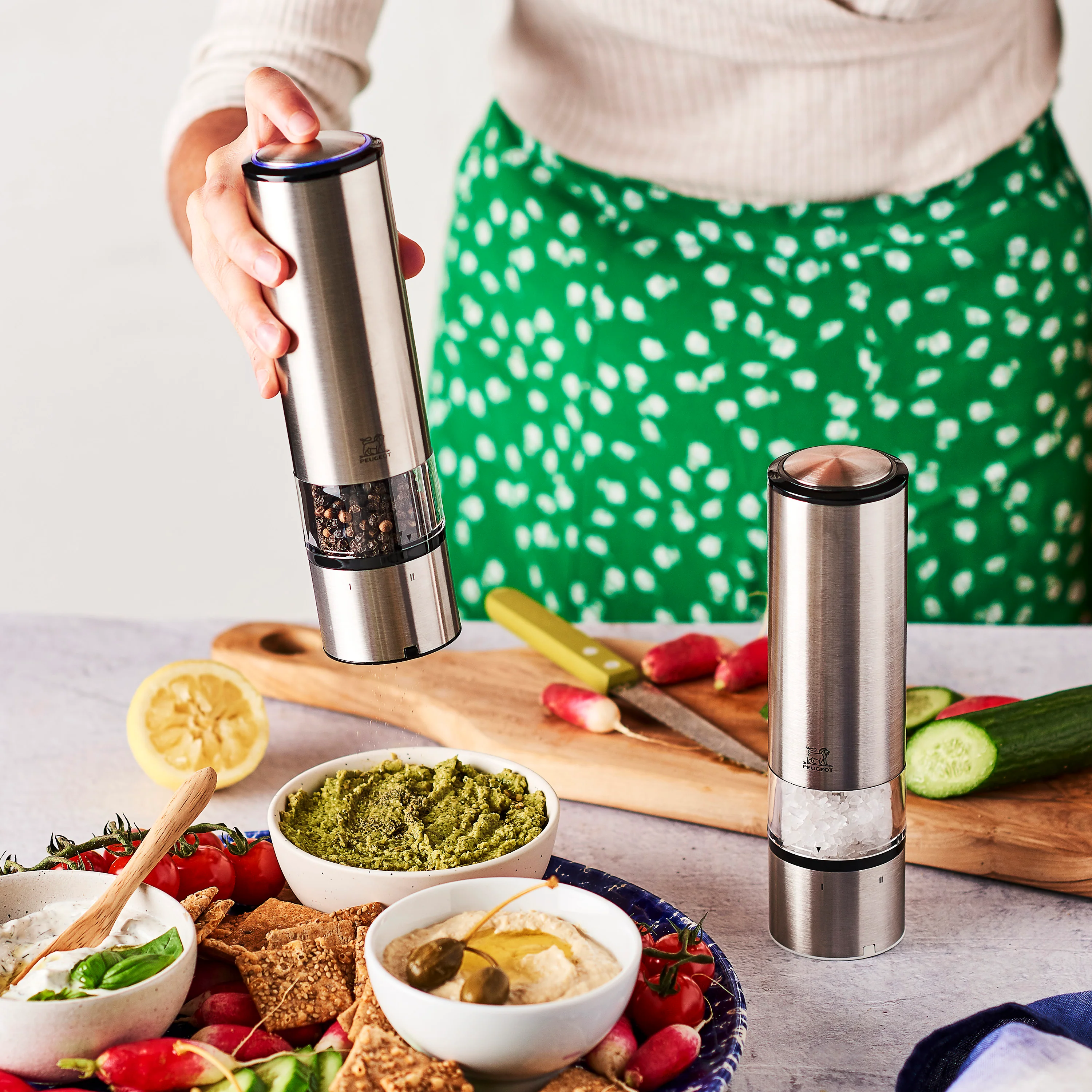Peugeot Elis Sense 8" Stainless Steel Electric Salt & Pepper Mill Set - Image 9