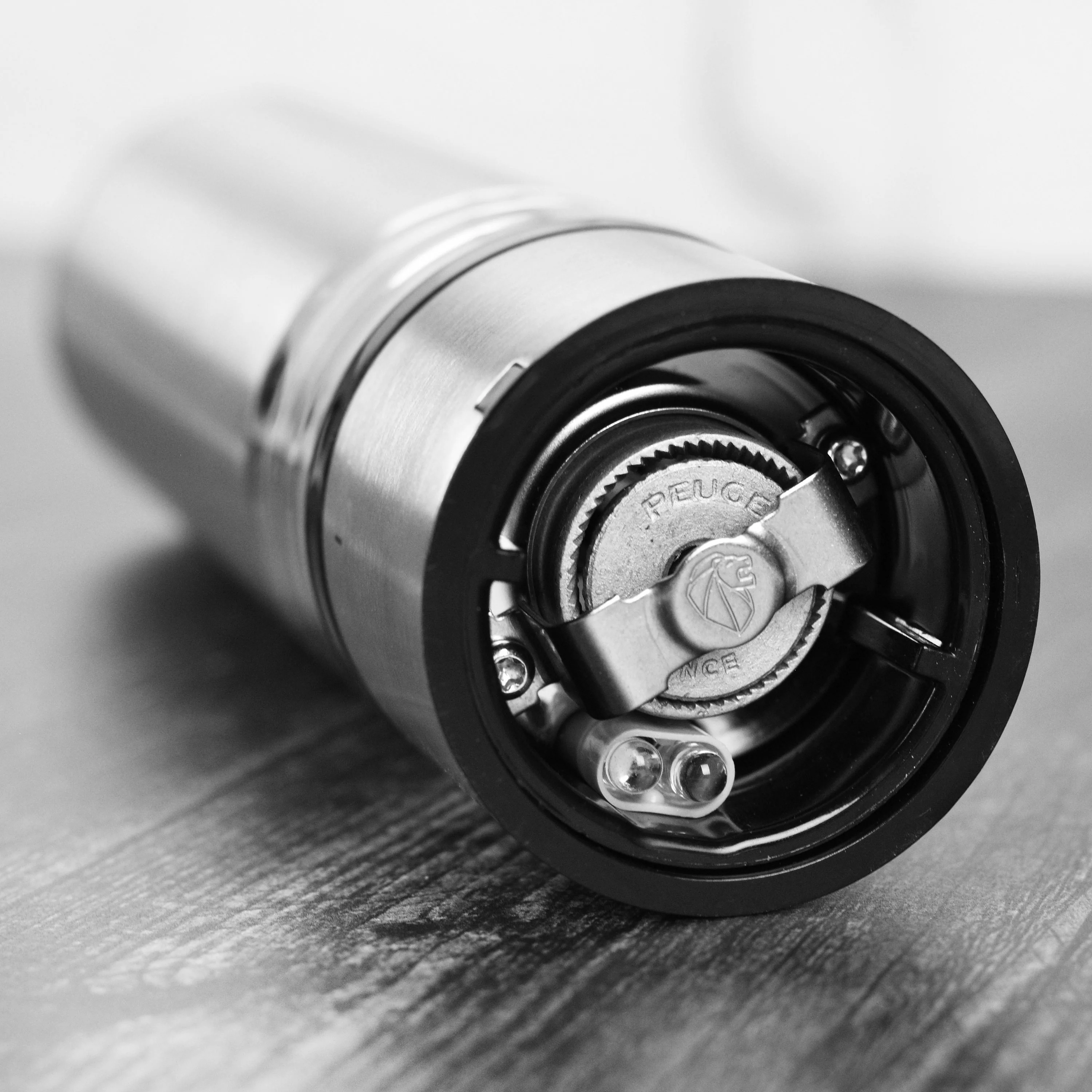 Peugeot Elis Sense 8" Stainless Steel Electric Pepper Mill - Image 2